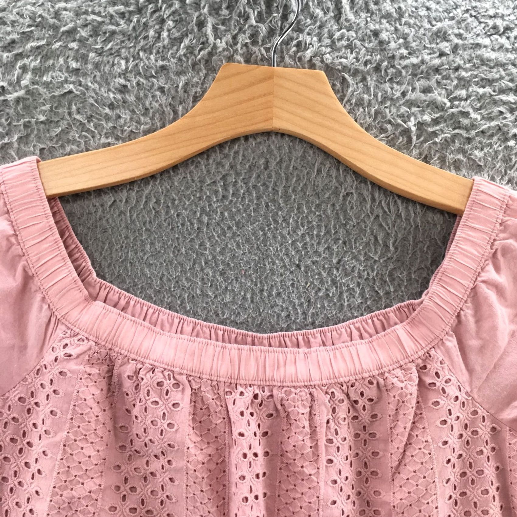 Abercrombie & Fitch Abercrombie & Fitch Off The Shoulder Blouse Top Womens S Pink Eyelet Boho Casual Shirt Short Sleeve Bell Sleeve Regular Fit Womens Size S / US 4 / IT 40 - 4 Thumbnail