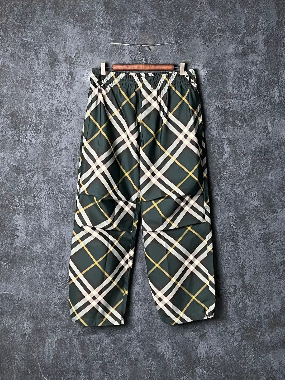 Burberry Burberry Casual Plaid Green Casual Pants 36 Men Size US 36 / EU 52 - 1 Thumbnail