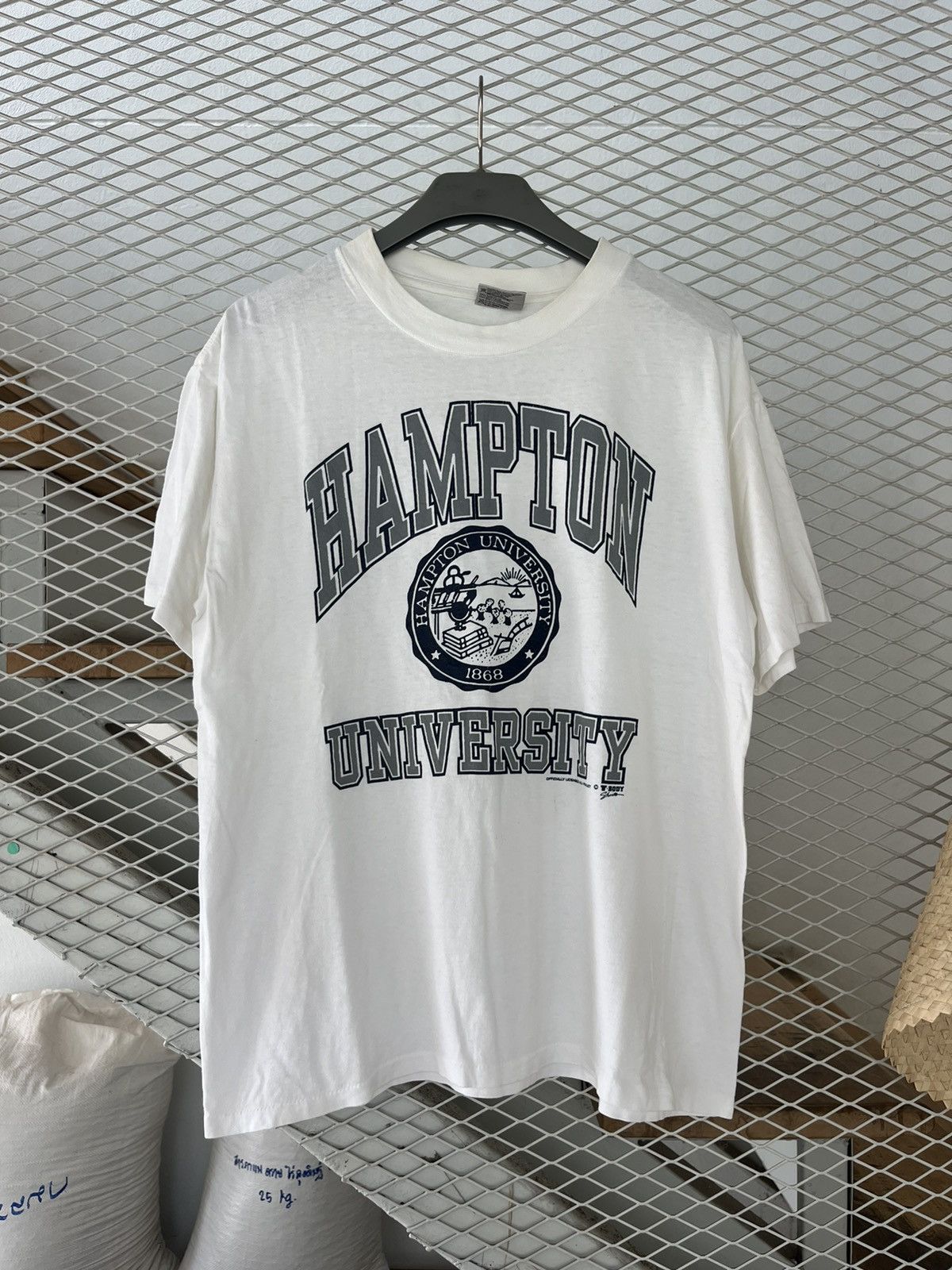 Vintage Vintage HAMPTON UNIVERSITY Logo 90’s Tshirt Size US L / EU 52-54 / 3 - 2 Thumbnail