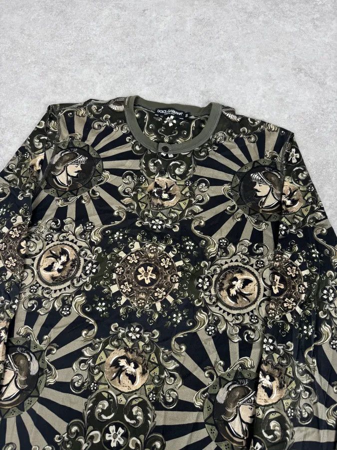 Dolce & Gabbana 2010s Dolce & Gabbana Green Fantasy World Henley Longsleeve Size US M / EU 48-50 / 2 - 5 Thumbnail