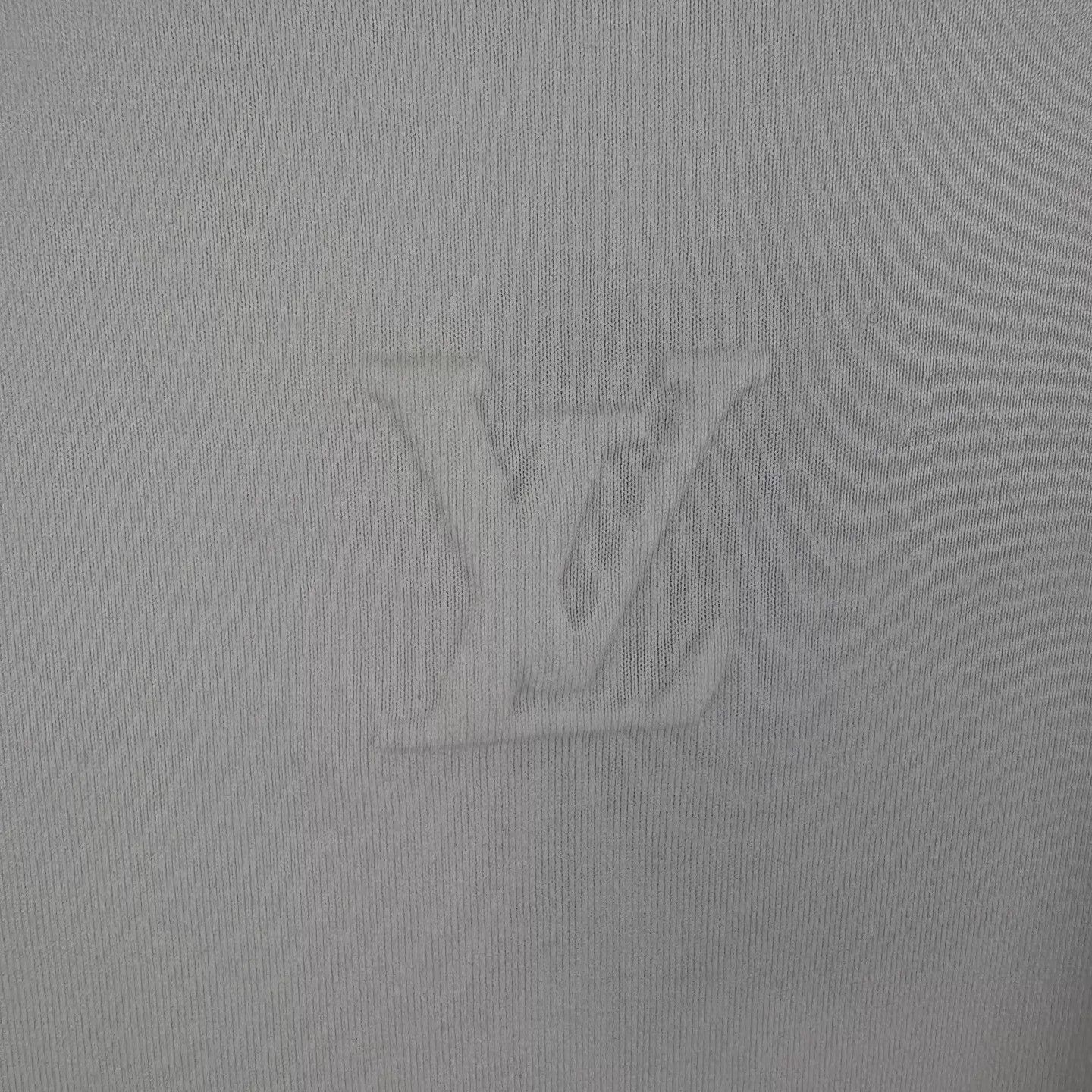 Louis Vuitton Louis Vuitton White Embossed Logo Short Sleeve T-Shirt Size US L / EU 52-54 / 3 - 4 Thumbnail
