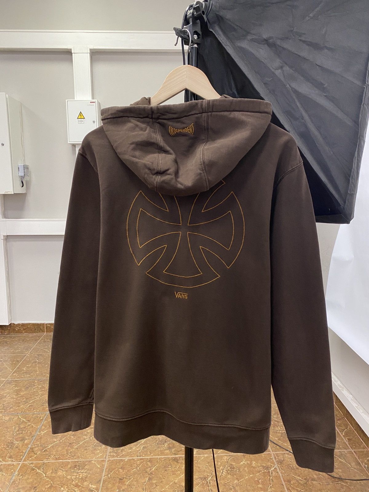 Independent Truck Co. × Vans 🇺🇸 Vintage Independent Vans Brown Big Logo Hoodie Y2K Rare Size US S / EU 44-46 / 1 - 1 Thumbnail