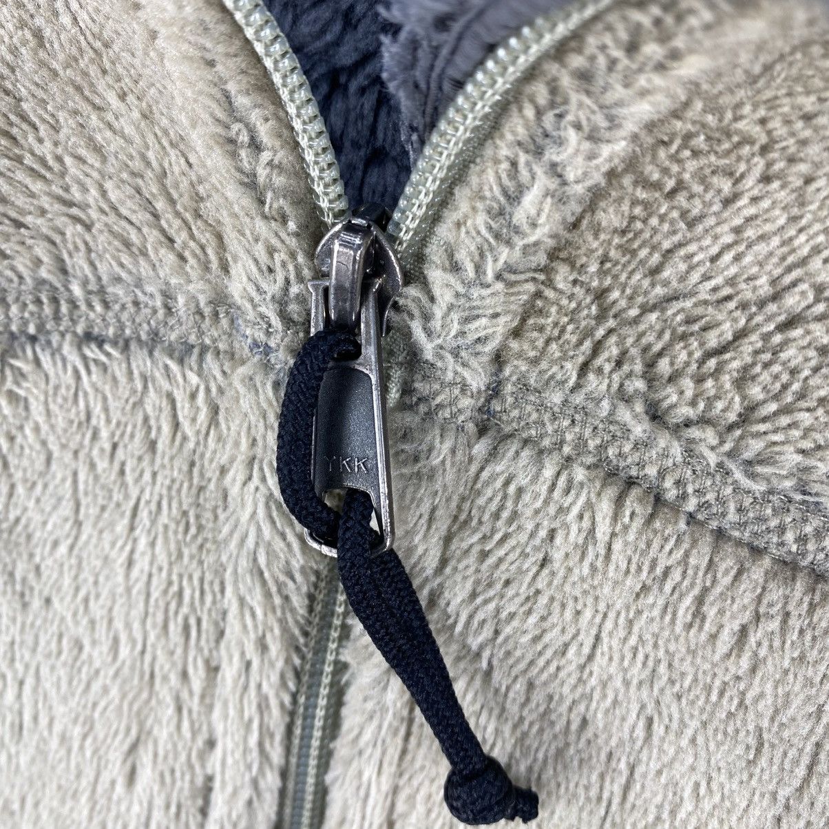 Patagonia Vintage Patagonia R2 Fleece Jacket Full Zip Beige Size US L / EU 52-54 / 3 - 9 Thumbnail
