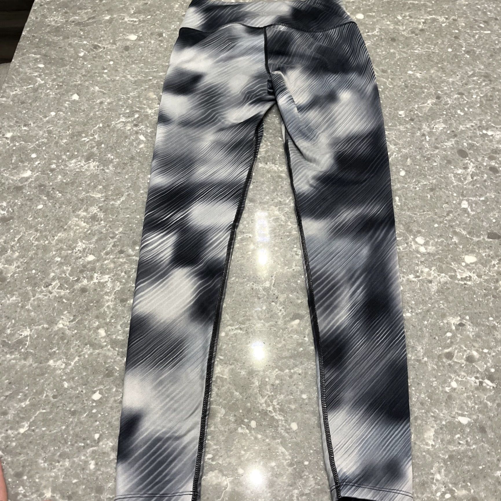 Athleta Athleta Leggings Womens XS Black Geometric Pattern Activewear Pull On Skinny Pockets Comfort Compression Textured Athleisure Size 26" / US 2 / IT 38 - 8 Thumbnail