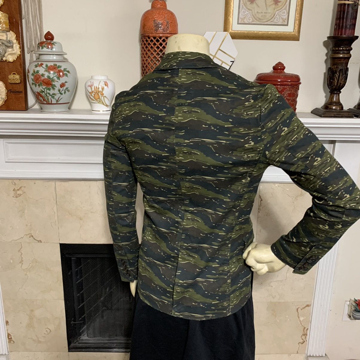 Koto Tiger Camo Slimfit 2 Button blazer NWOT Size 36S - 6 Thumbnail