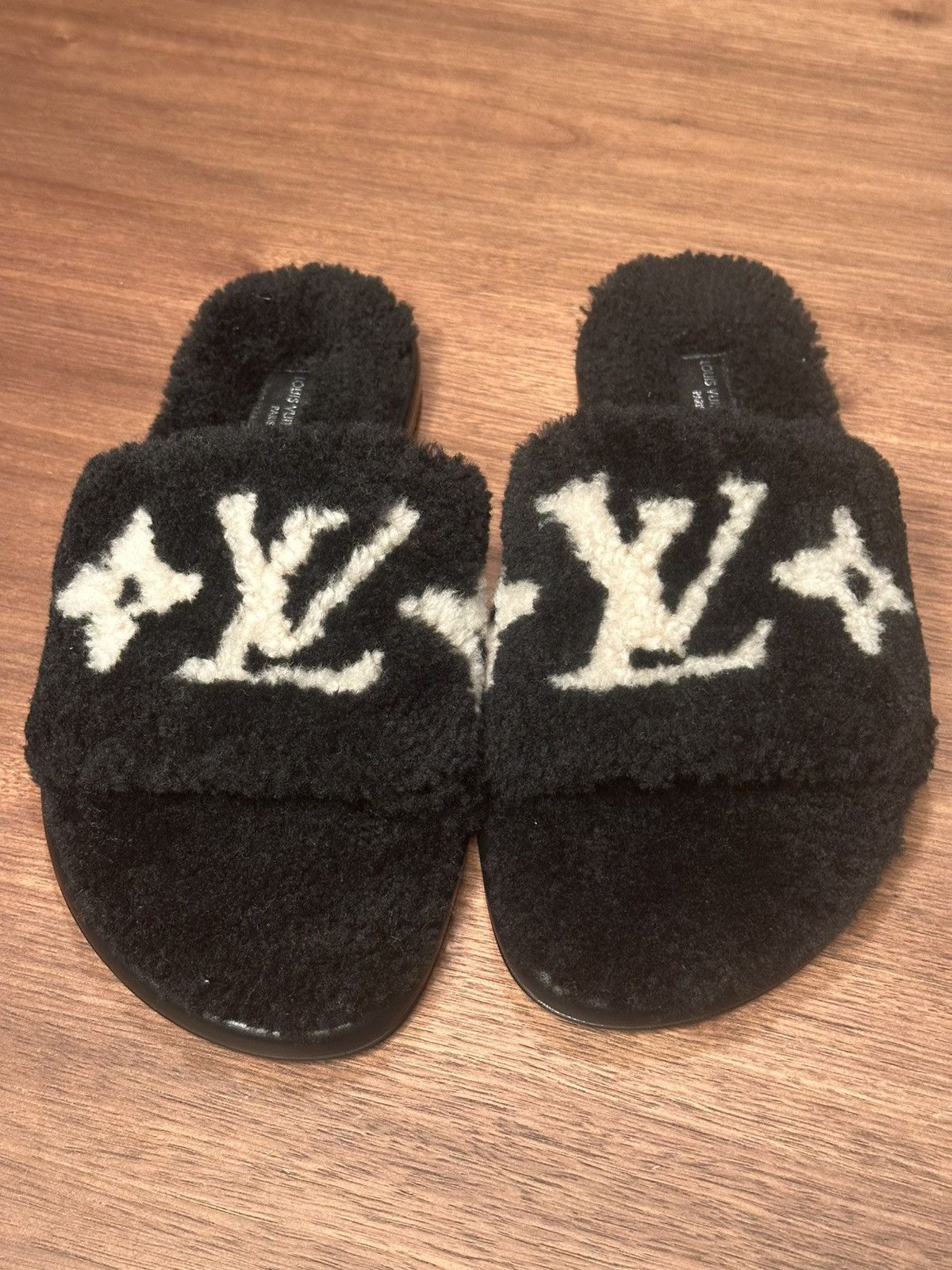 Louis Vuitton Shearling Magnetic Slides Women's Sz: 11