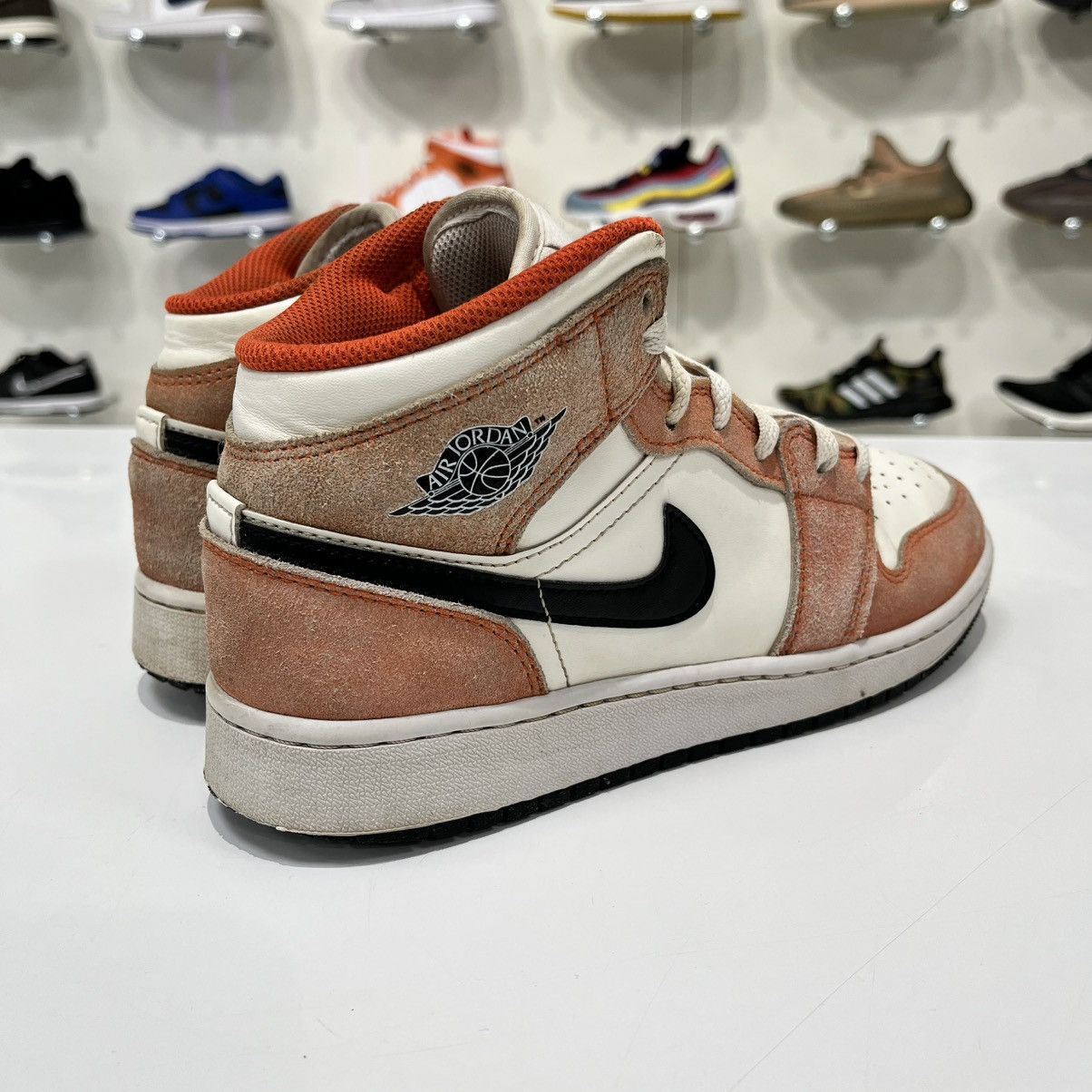 Nike Air Jordan 1 Mid SE Orange Suede (GS) Size US 5 / EU 37 - 6 Thumbnail