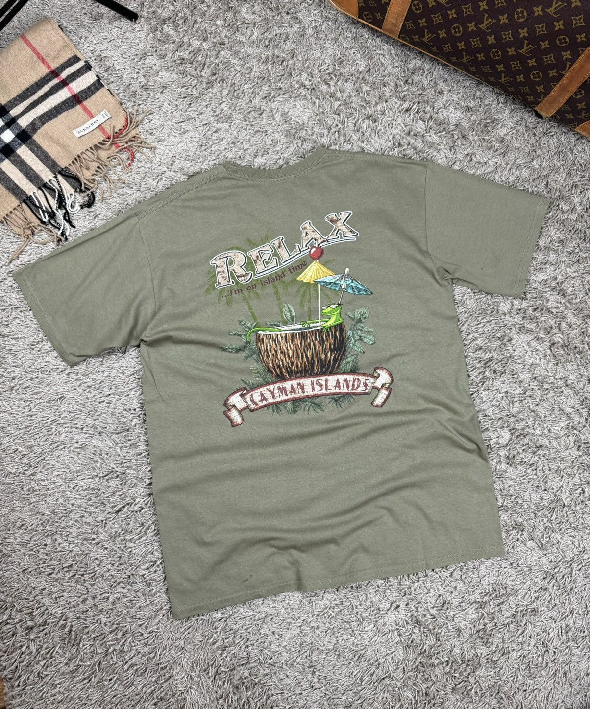 Band Tees × Vintage Vintage t shirt Relax Cayman Islands 00s original item Size US XL / EU 56 / 4 - 1 Thumbnail