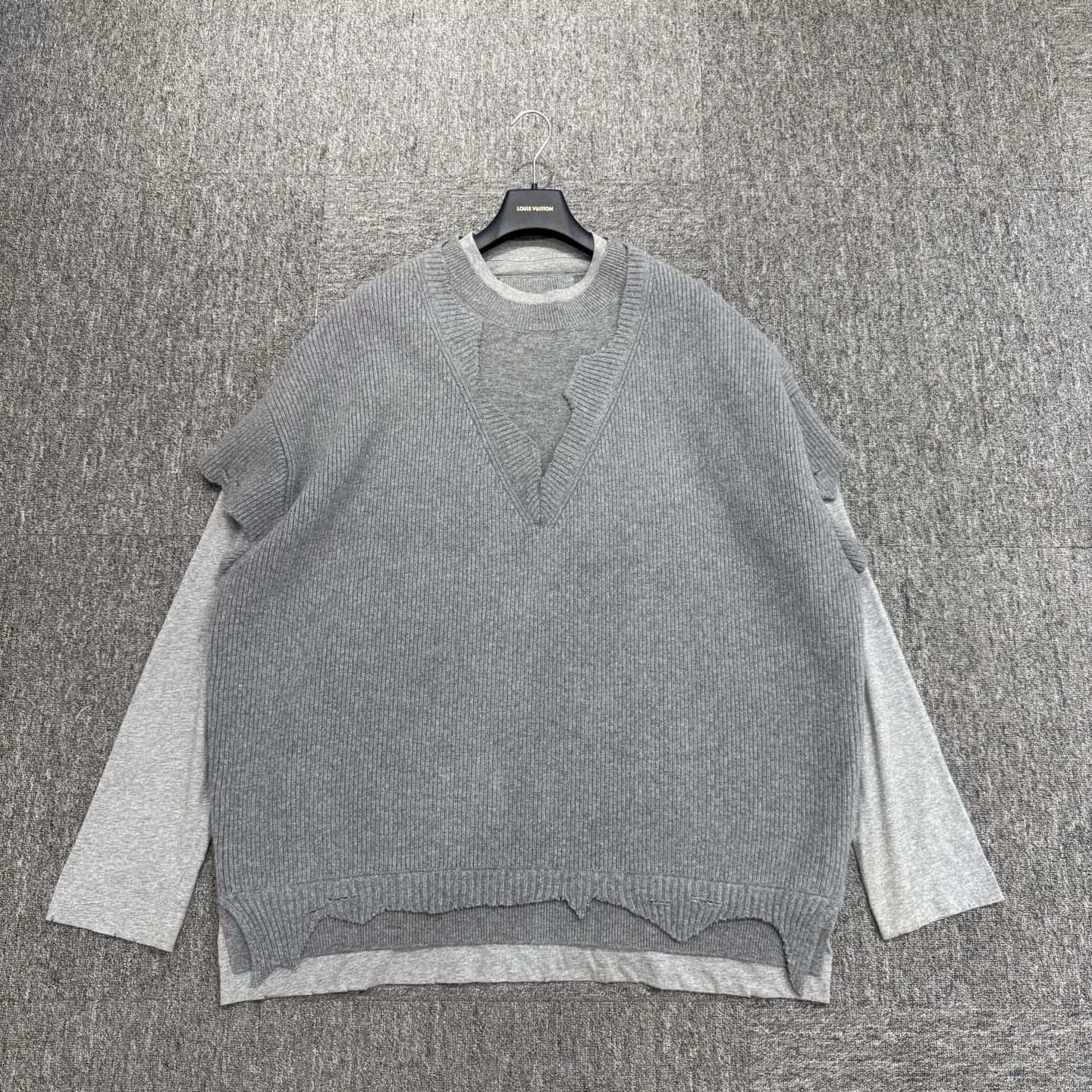 Givenchy Givenchy Two-Piece Sweatshirt in Gray Size US XL / EU 56 / 4 - 1 Thumbnail
