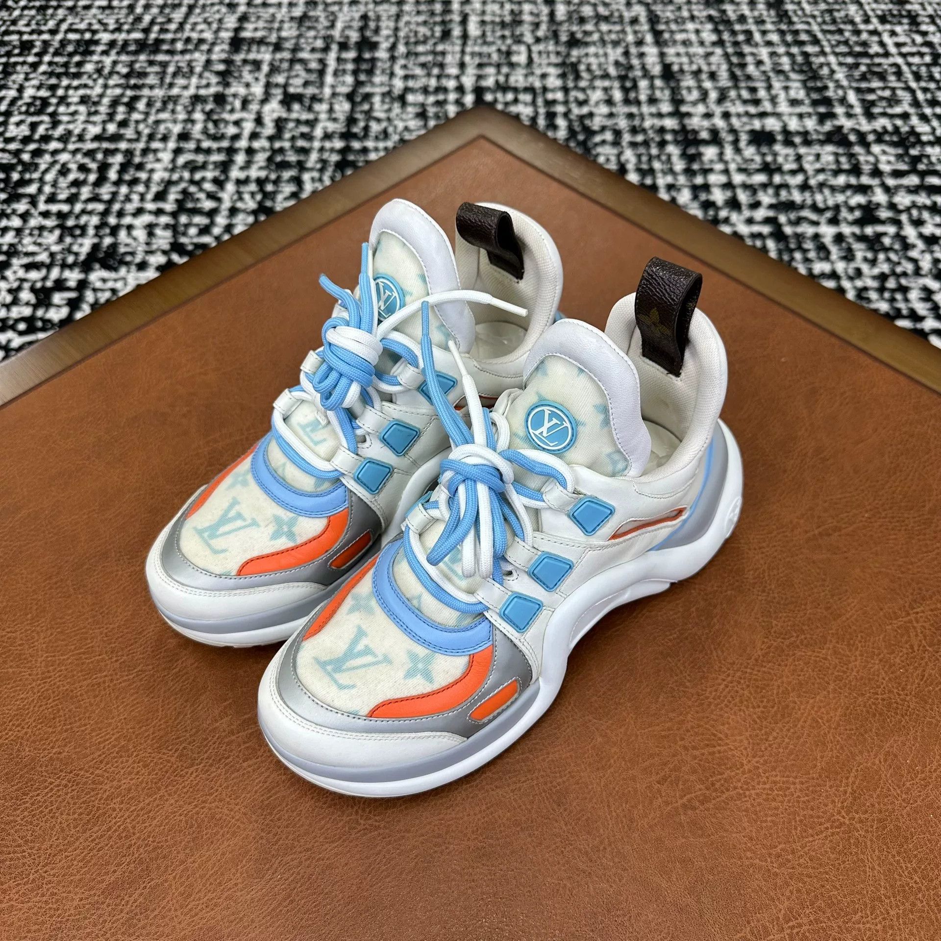Louis Vuitton Louis Vuitton Lowtop Sneakers it_36 Women Size US 6 / IT 36 - 1 Thumbnail