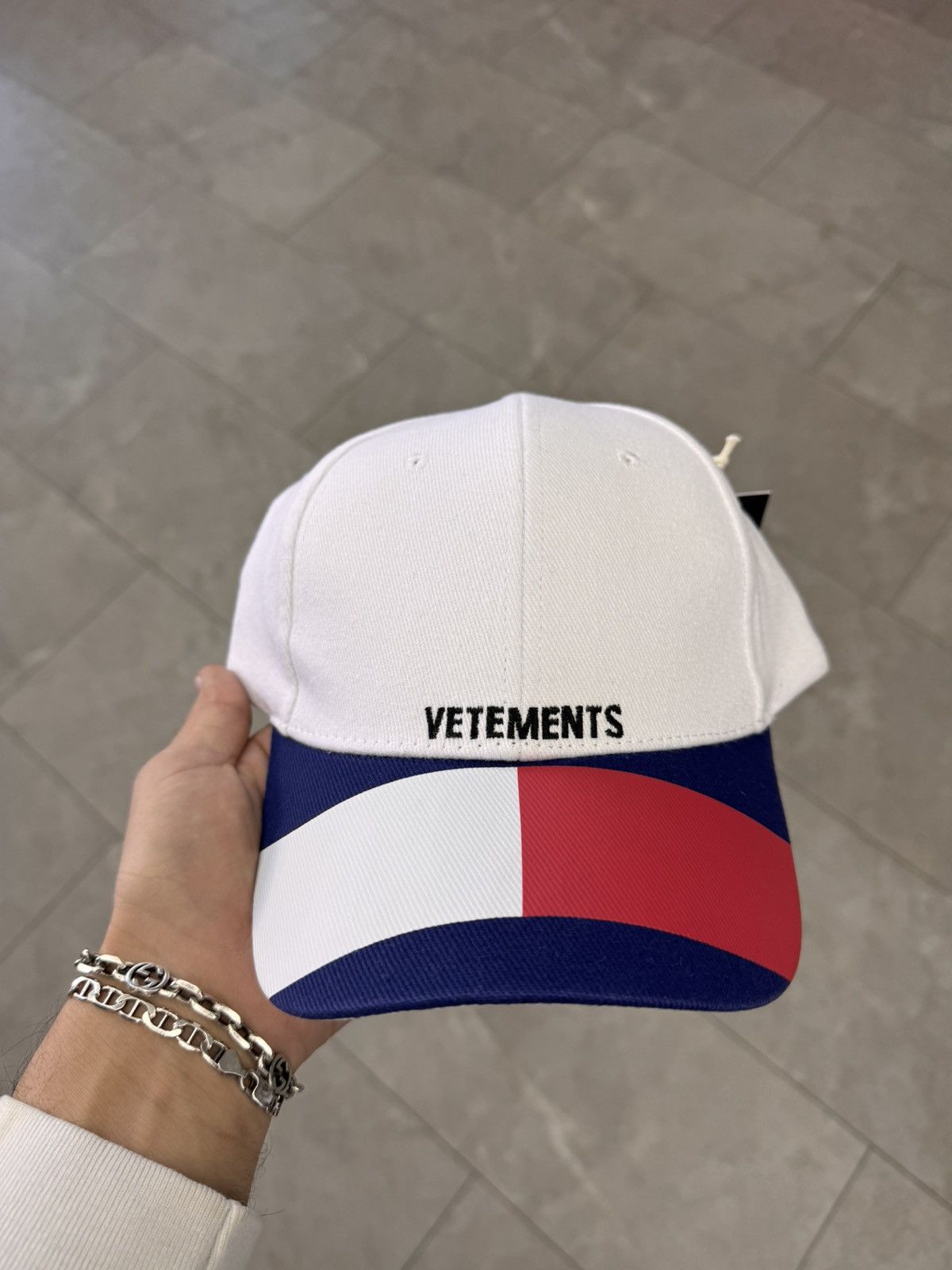 Tommy Hilfiger × Vetements Vetements x Tommy Hilfiger Embroidered Logo Hat Size ONE SIZE - 1 Thumbnail