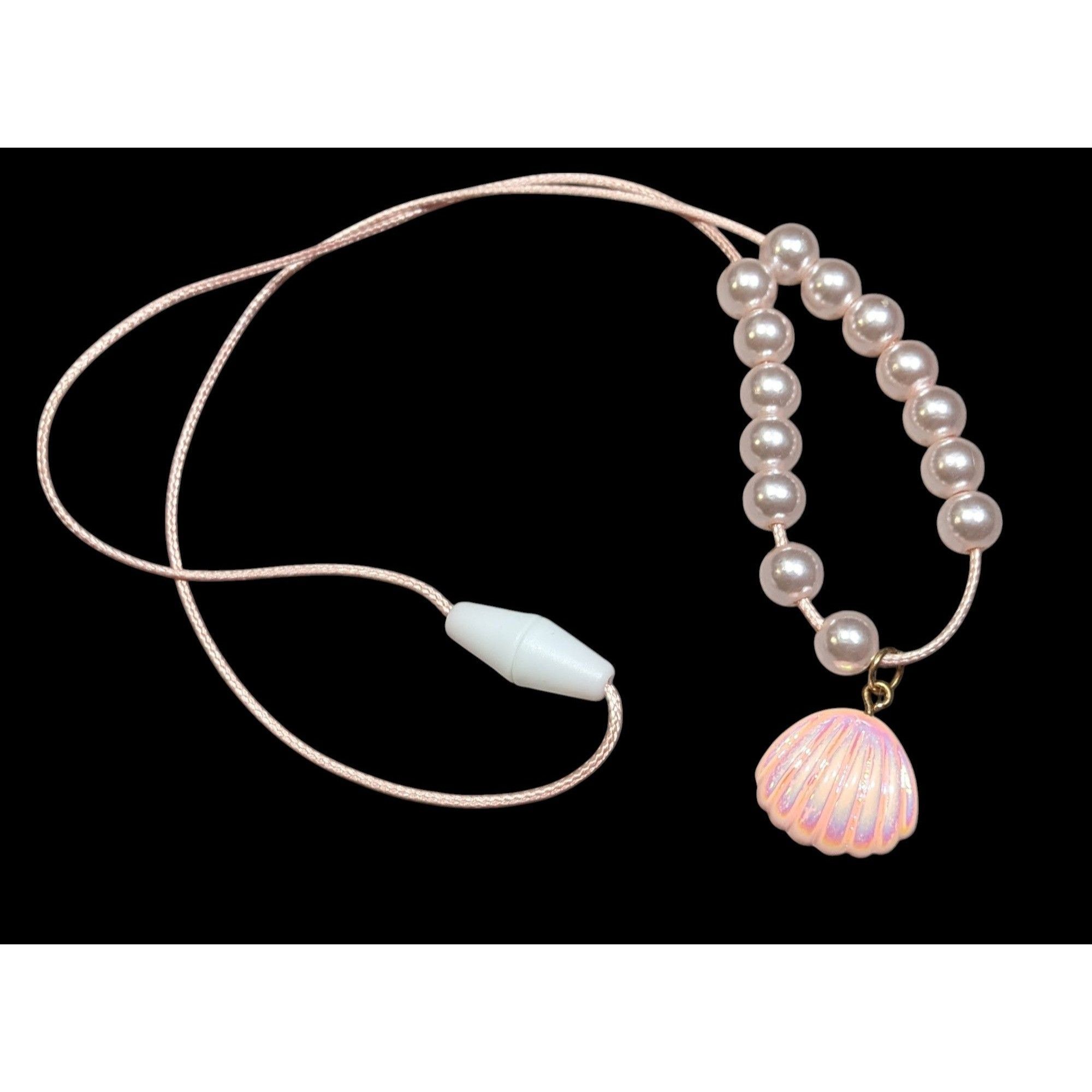 Other Pink Mermaidcore Iridescent Shell Pendant Beaded Necklace Size ONE SIZE - 1 Thumbnail