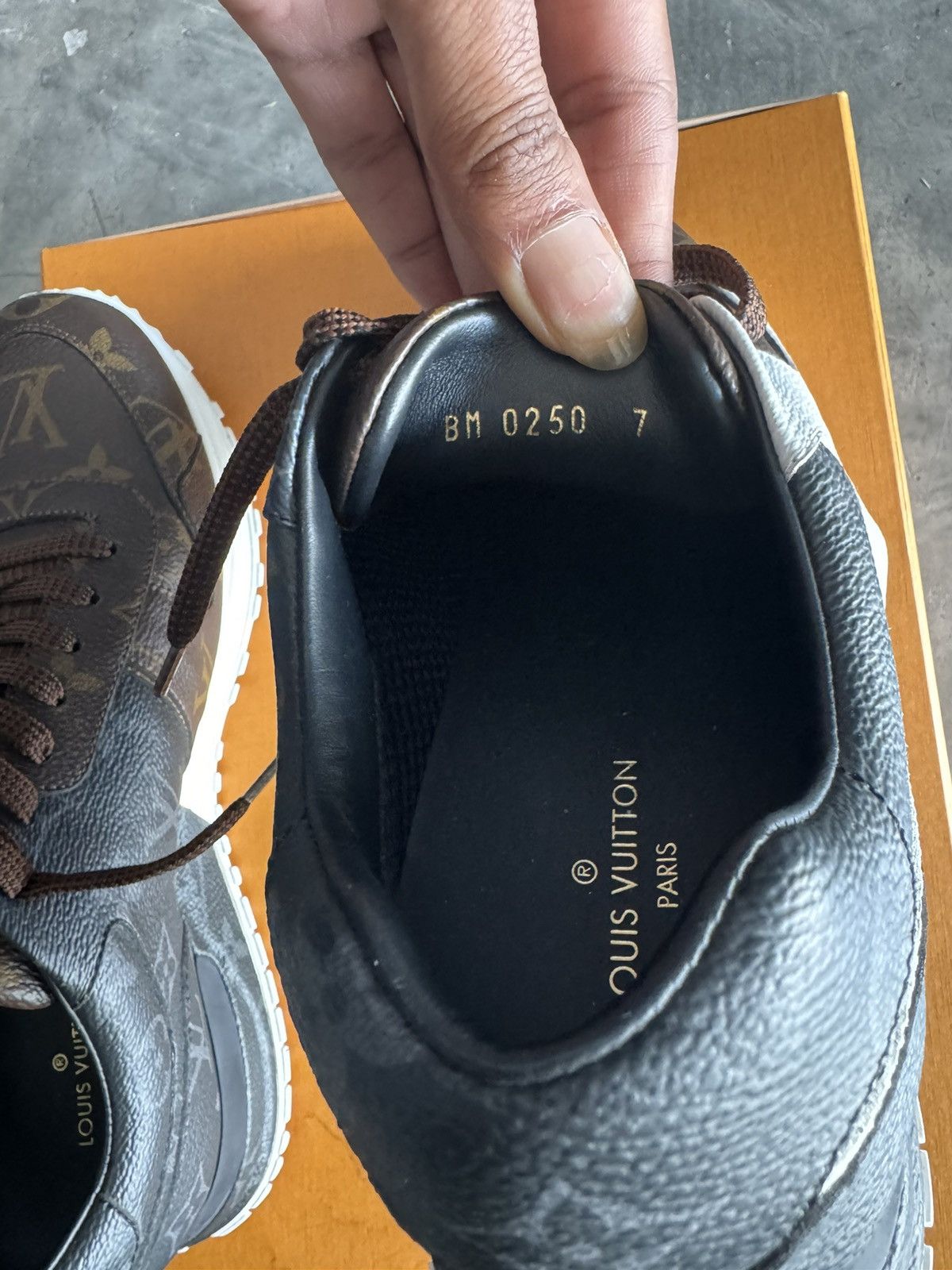 Louis Vuitton LOUIS VUITTON Run Away Sneakers Size US 9 / EU 42 - 6 Thumbnail
