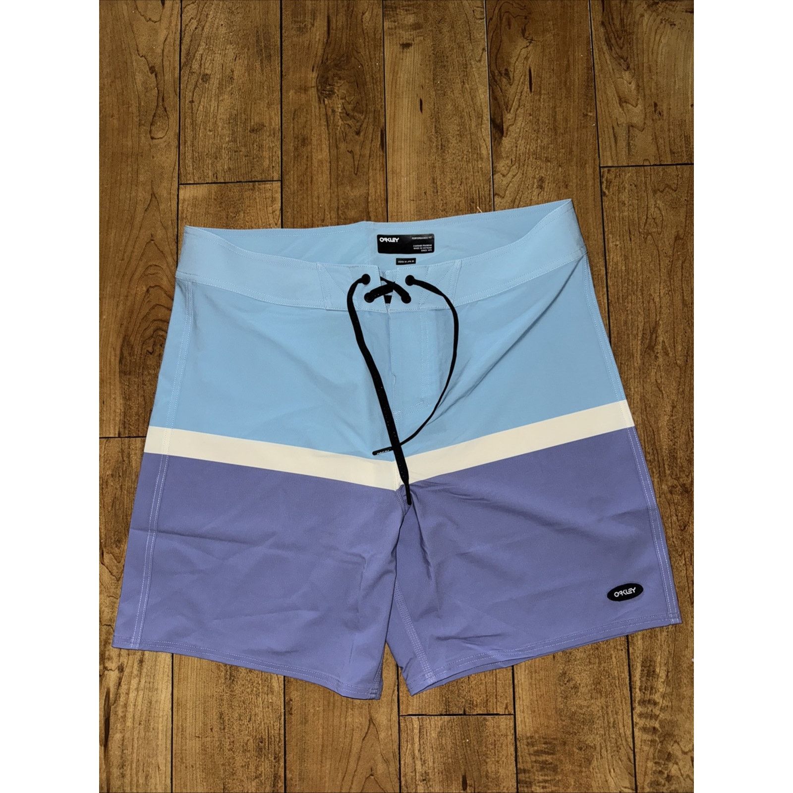 Oakley BNWT Oakley Swim Trunks Size 34 Performance Fit Blue Size US 34 / EU 50 - 1 Thumbnail