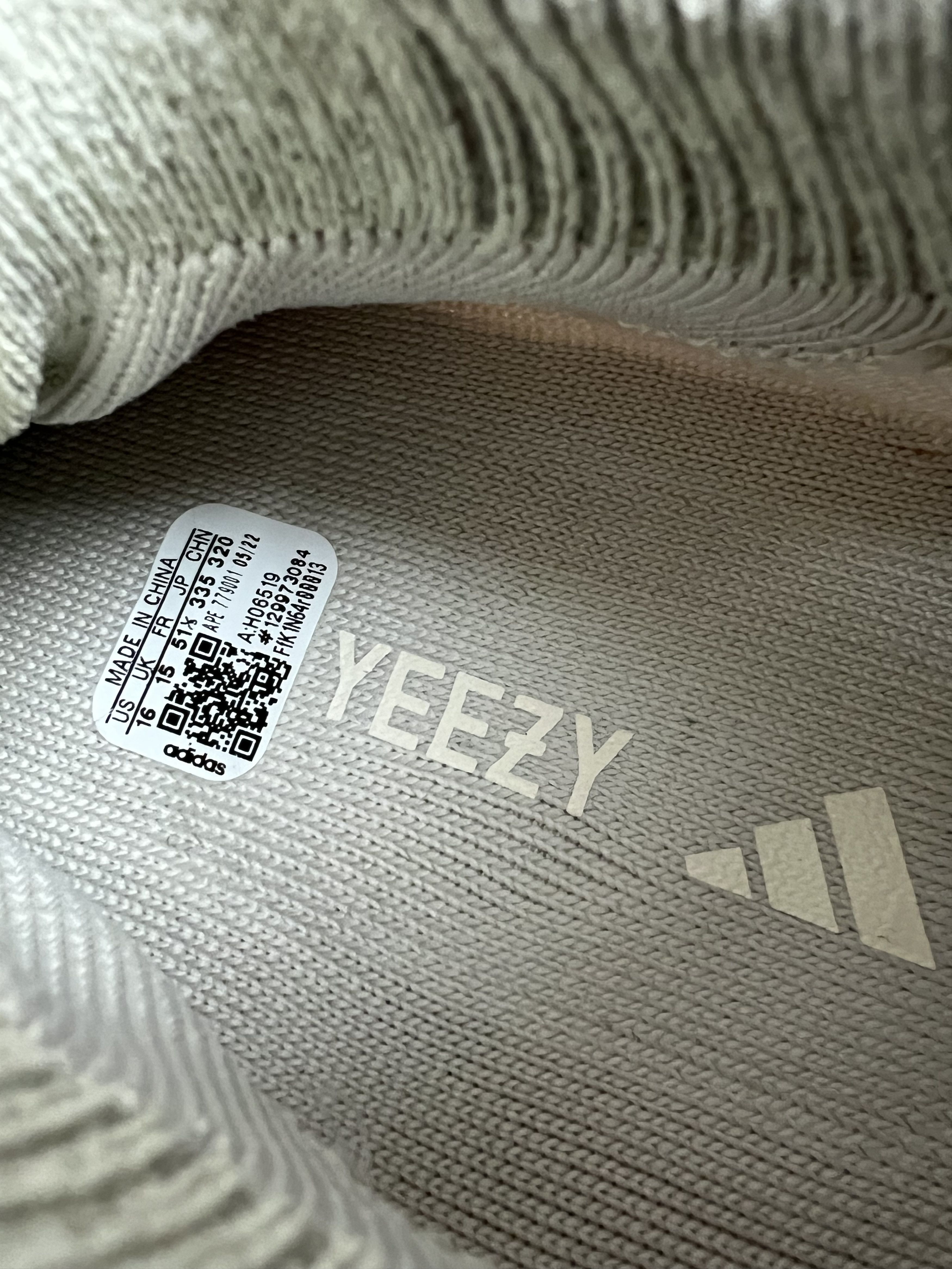 Adidas US16 YEEZY BOOST 350 V2 CMPCT SLATE BONE Size US 15 / EU 48 - 9 Thumbnail