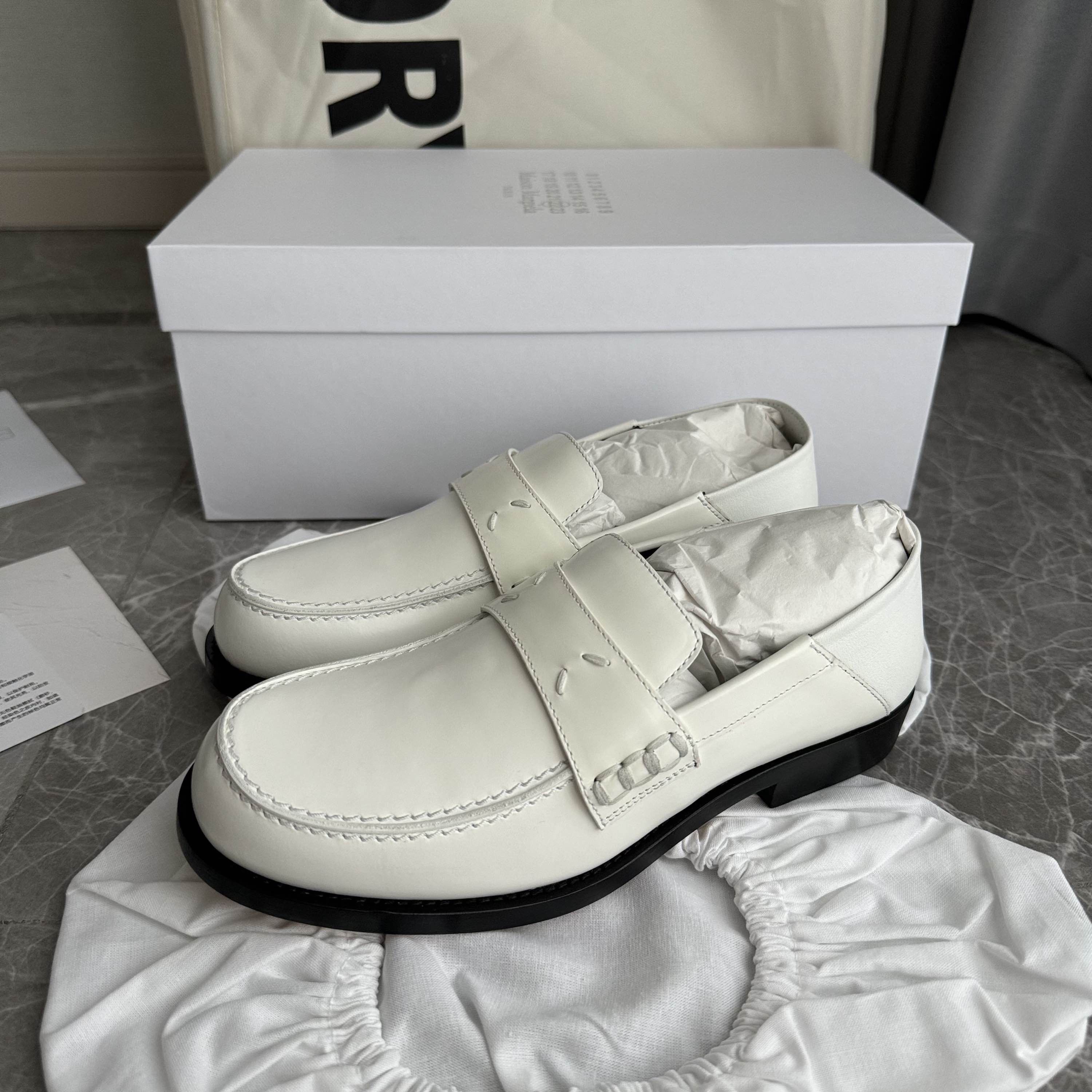 Maison Margiela Maison Margiela White Replica Loafers Size 36 Size US 6 / IT 36 - 1 Thumbnail