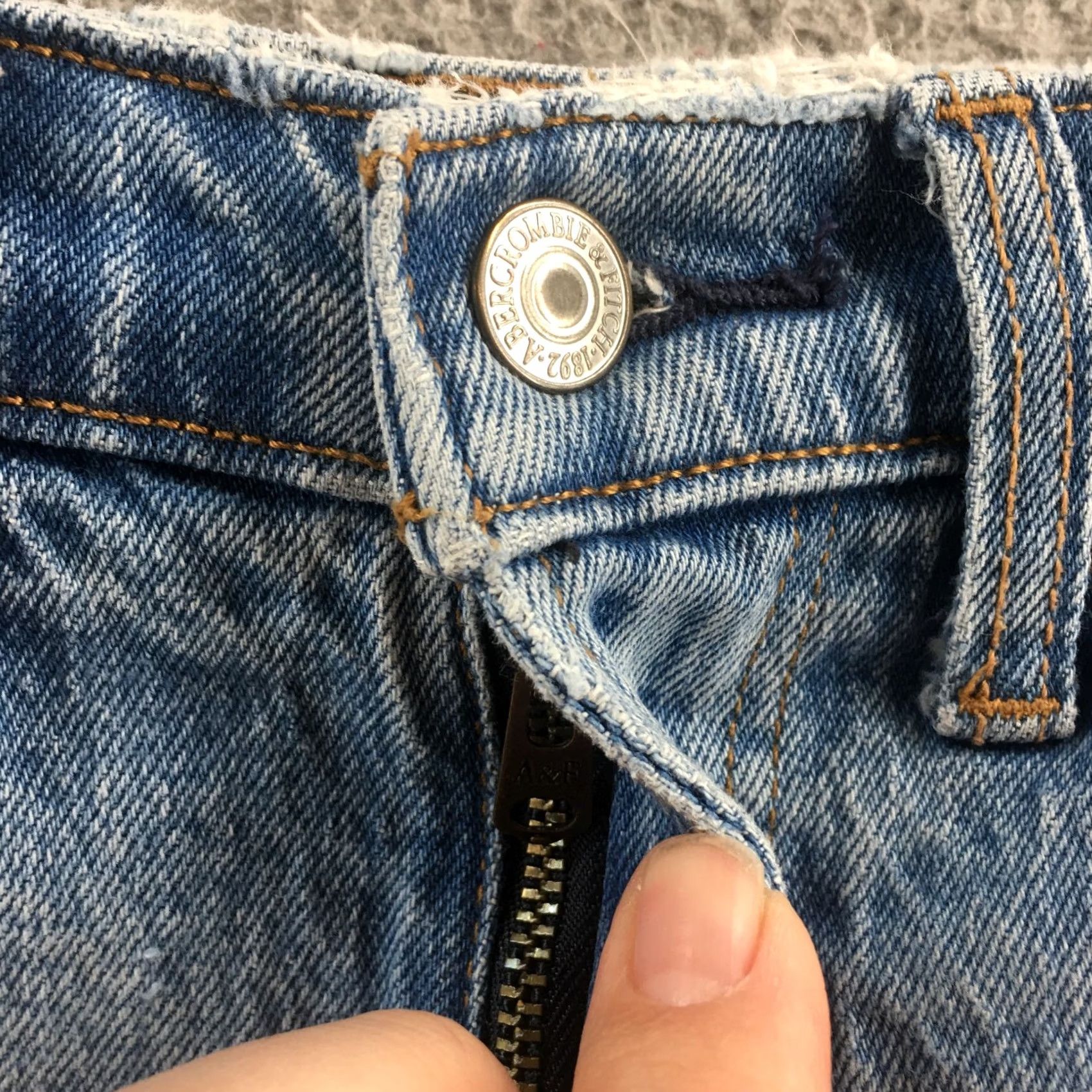 Abercrombie & Fitch Abercrombie & Fitch Mom Short Womens 26/2 Blue Denim Cotton Blend High Rise Distressed Zip Fly Denim Casual Womens Size 26" / US 2 / IT 38 - 3 Thumbnail