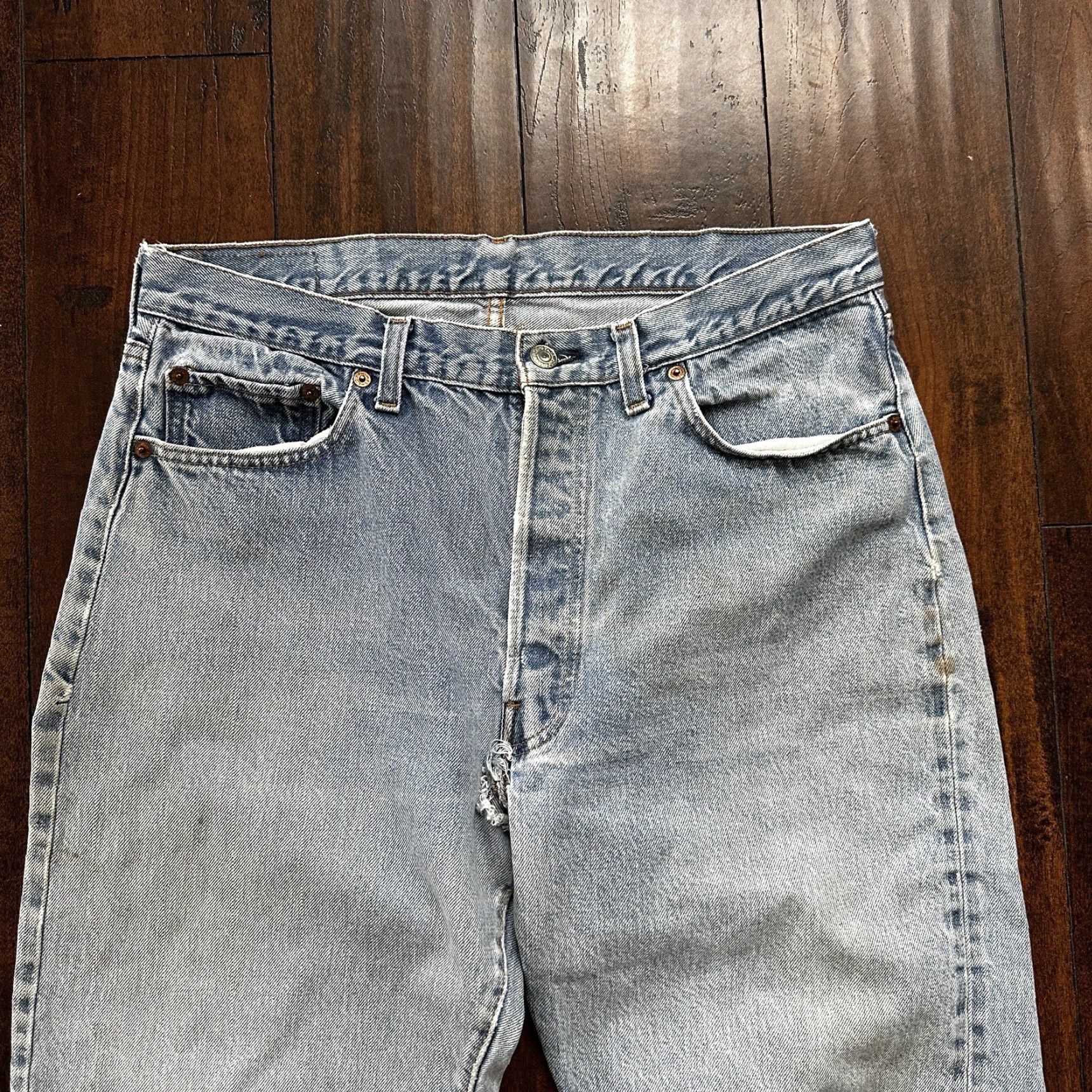 Levi's VINTAGE Levi's 501 XX Jeans 80s 36x32 Light Wash Blue Distressed USA Mens Size US 36 / EU 52 - 2 Thumbnail