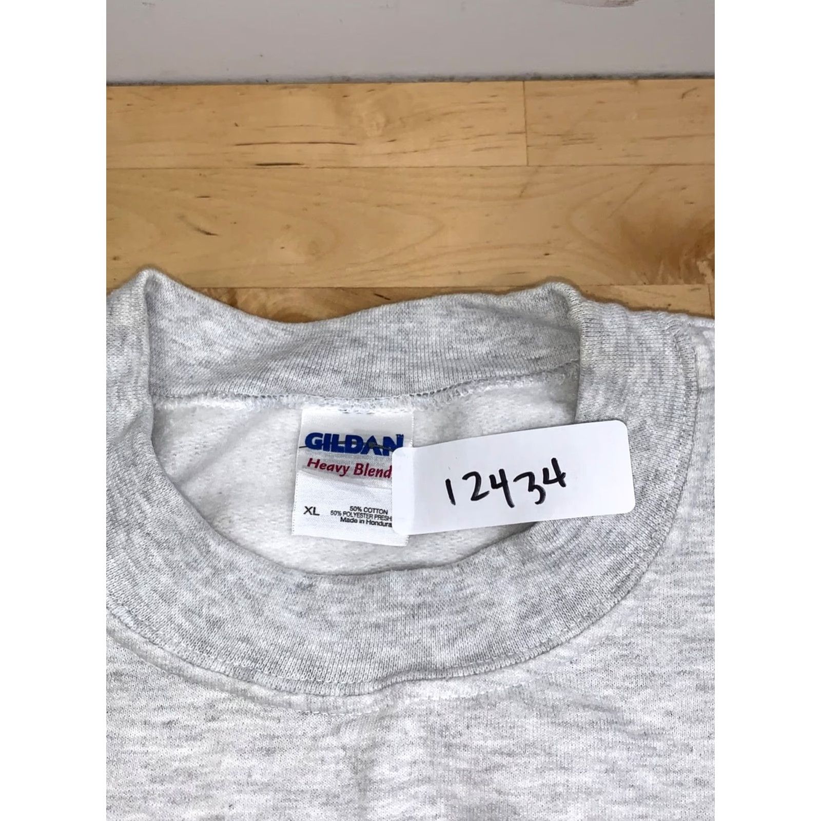 Gildan VINTAGE Kiss My A21709 Sweatshirt Mens XL Gray Pullover Cartoon Funny Y2K 12434 Size US XL / EU 56 / 4 - 2 Thumbnail