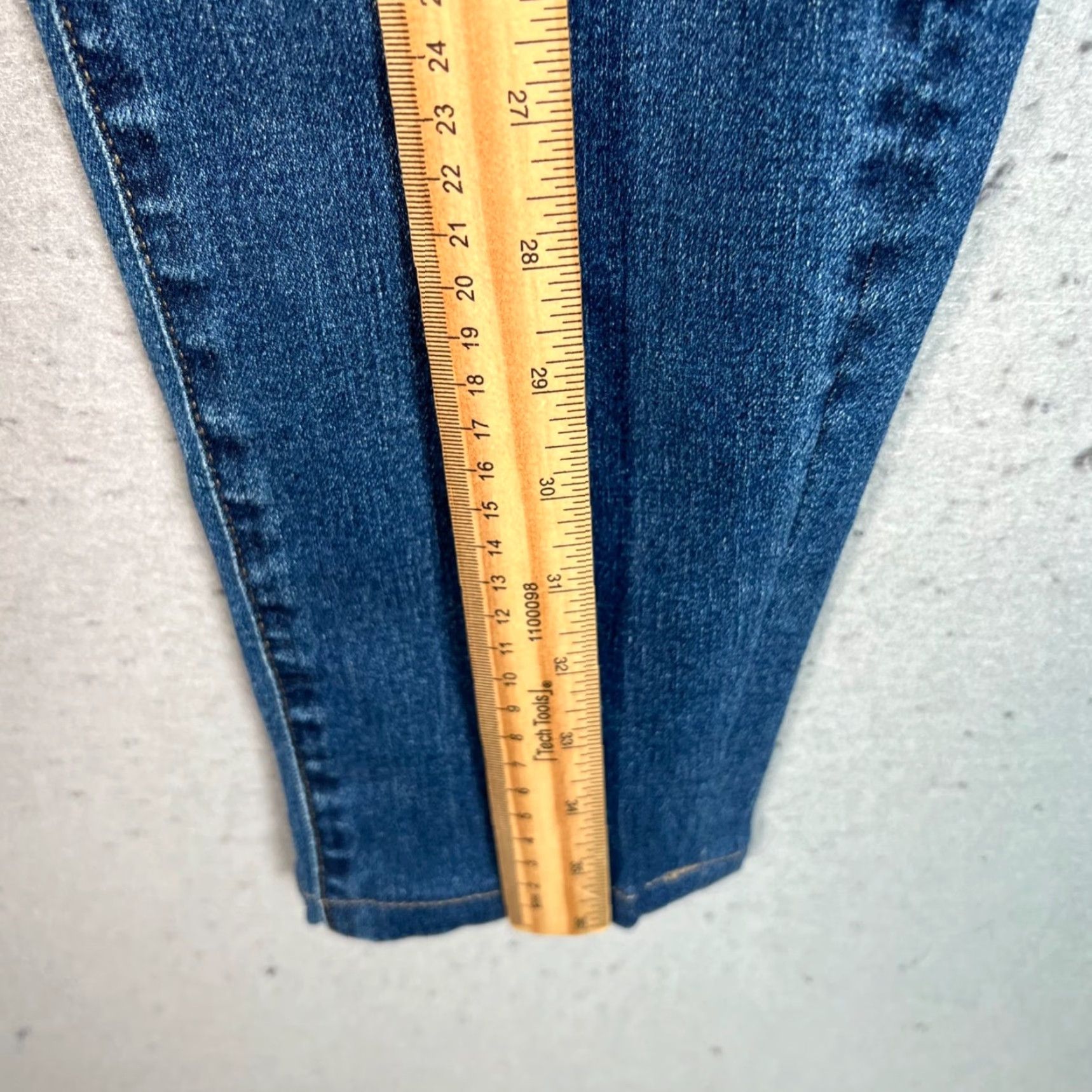 Uniqlo Uniqlo Jeans Skinny Womens 30 x 34 Denim Cotton Blend Blue 5-Pocket Inseam 28" Regular Zip Mid Rise Shirts? Size 30" / US 8 / IT 44 - 6 Thumbnail