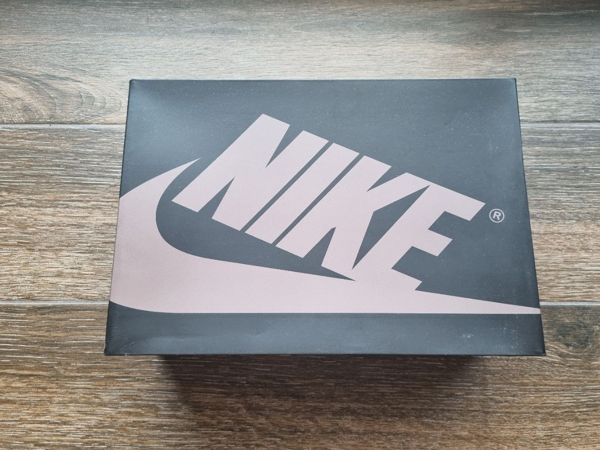 Nike Jordan Air 1 Retro Low Og Mocha Size US 9.5 / EU 42-43 - 6 Thumbnail