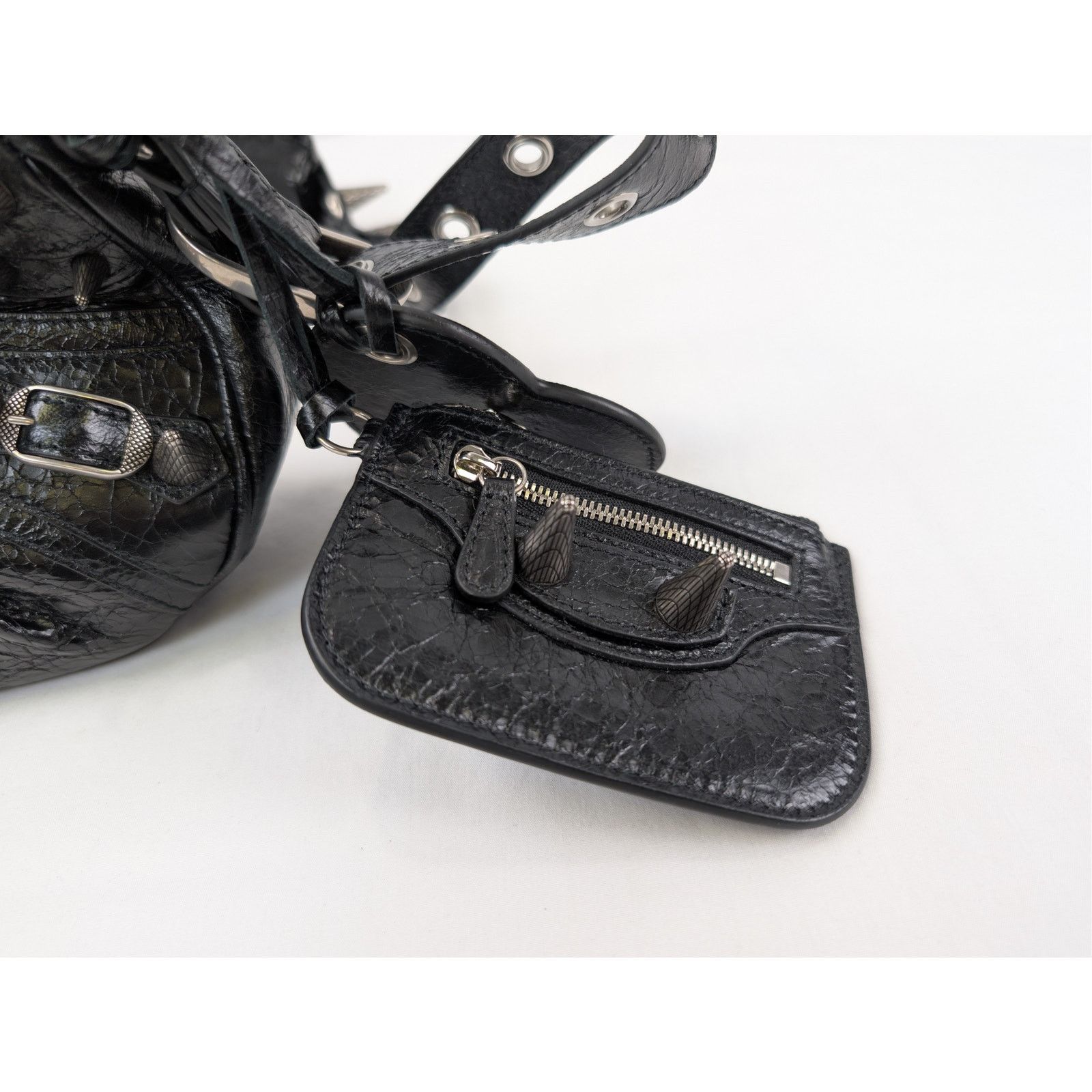 Balenciaga o1rshd1 Size:OS/ LE Cagole Shoulder B Arena Lamb W/Spike Bag Size ONE SIZE - 4 Thumbnail