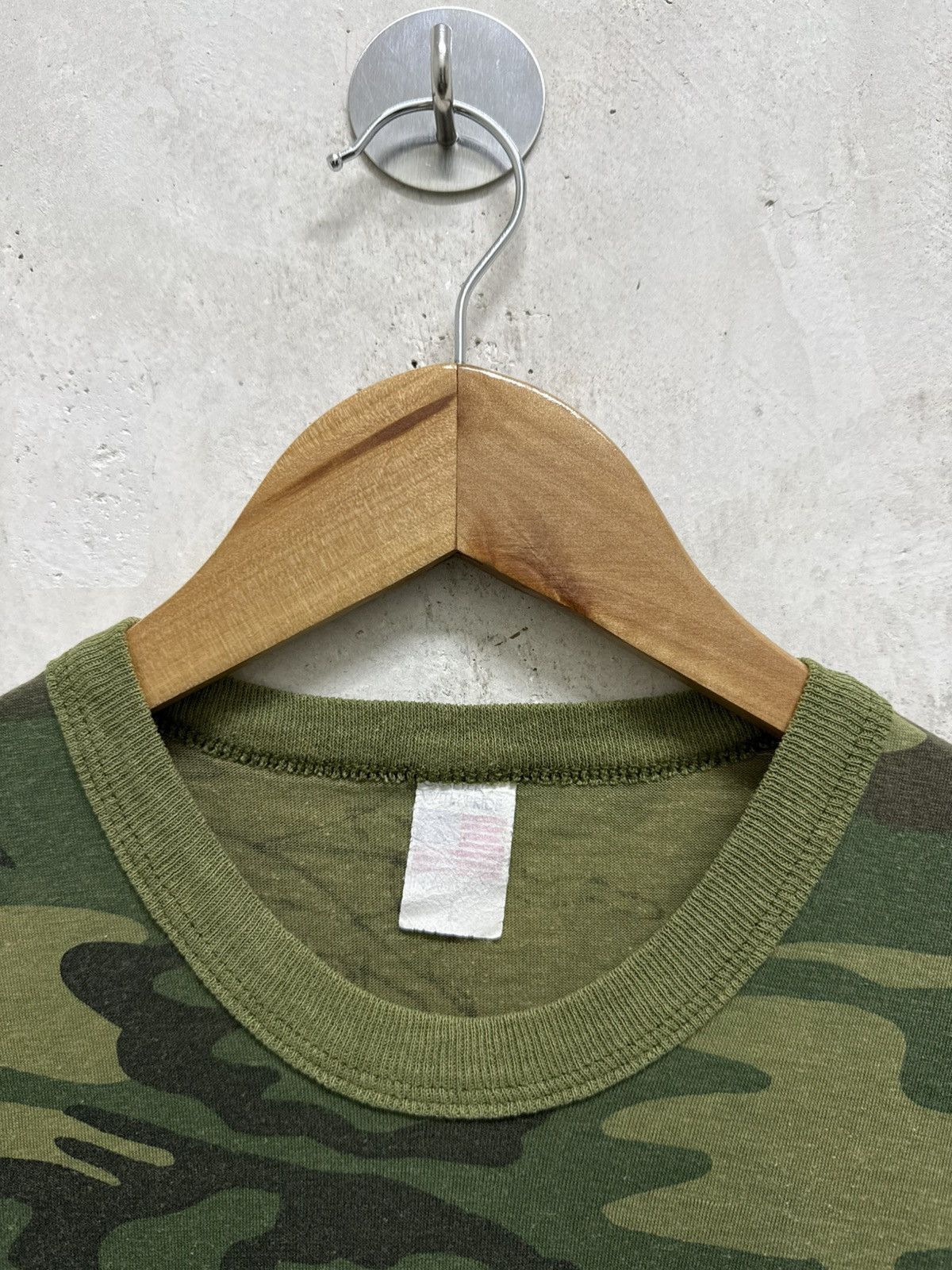 Vintage Vintage 90s Camouflage Army T-Shirt Size US S / EU 44-46 / 1 - 4 Thumbnail