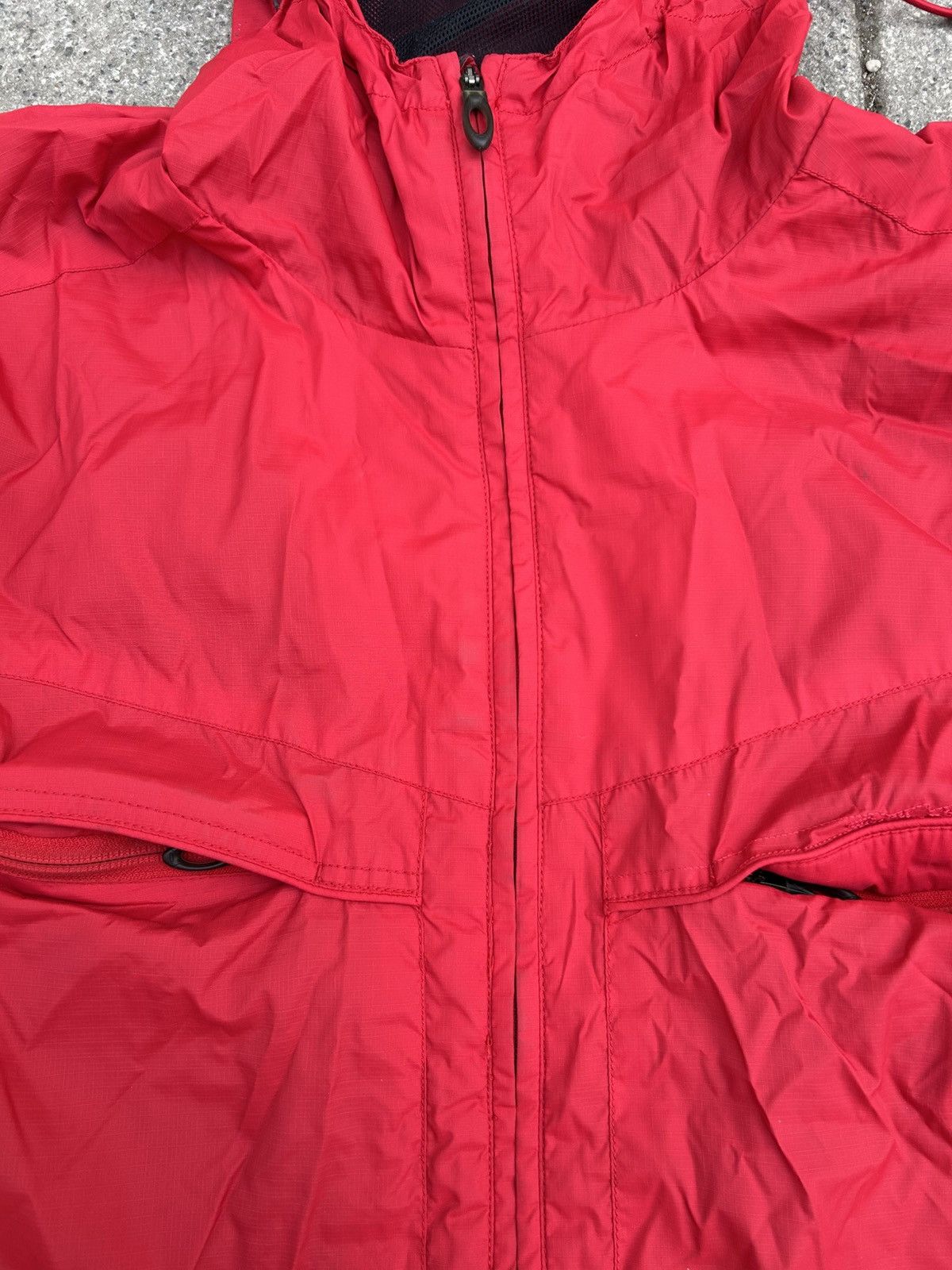 Oakley Oakley Vintage red Hooded Windbreaker Jacket Nylon Jacket Size US L / EU 52-54 / 3 - 8 Thumbnail