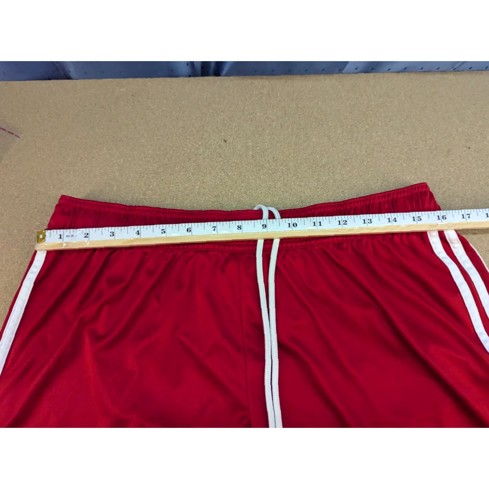 Adidas Adidas Liverpool 2010-2012 Home Shorts Mens XL Red Adult Football Athletic Shorts Size US 36 / EU 52 - 5 Thumbnail
