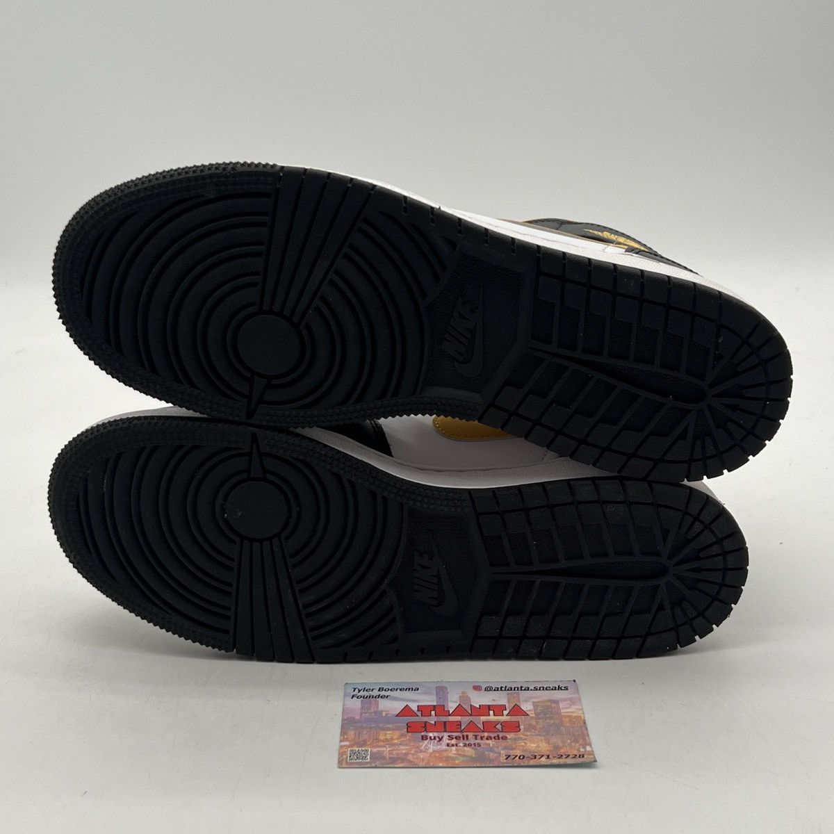 Nike Air Jordan 1 mid black university gold Size US 7 / EU 40 - 7 Thumbnail