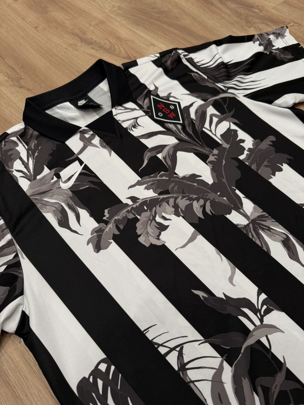 Nike Nike NSW Floral Jersey Size US L / EU 52-54 / 3 - 3 Thumbnail