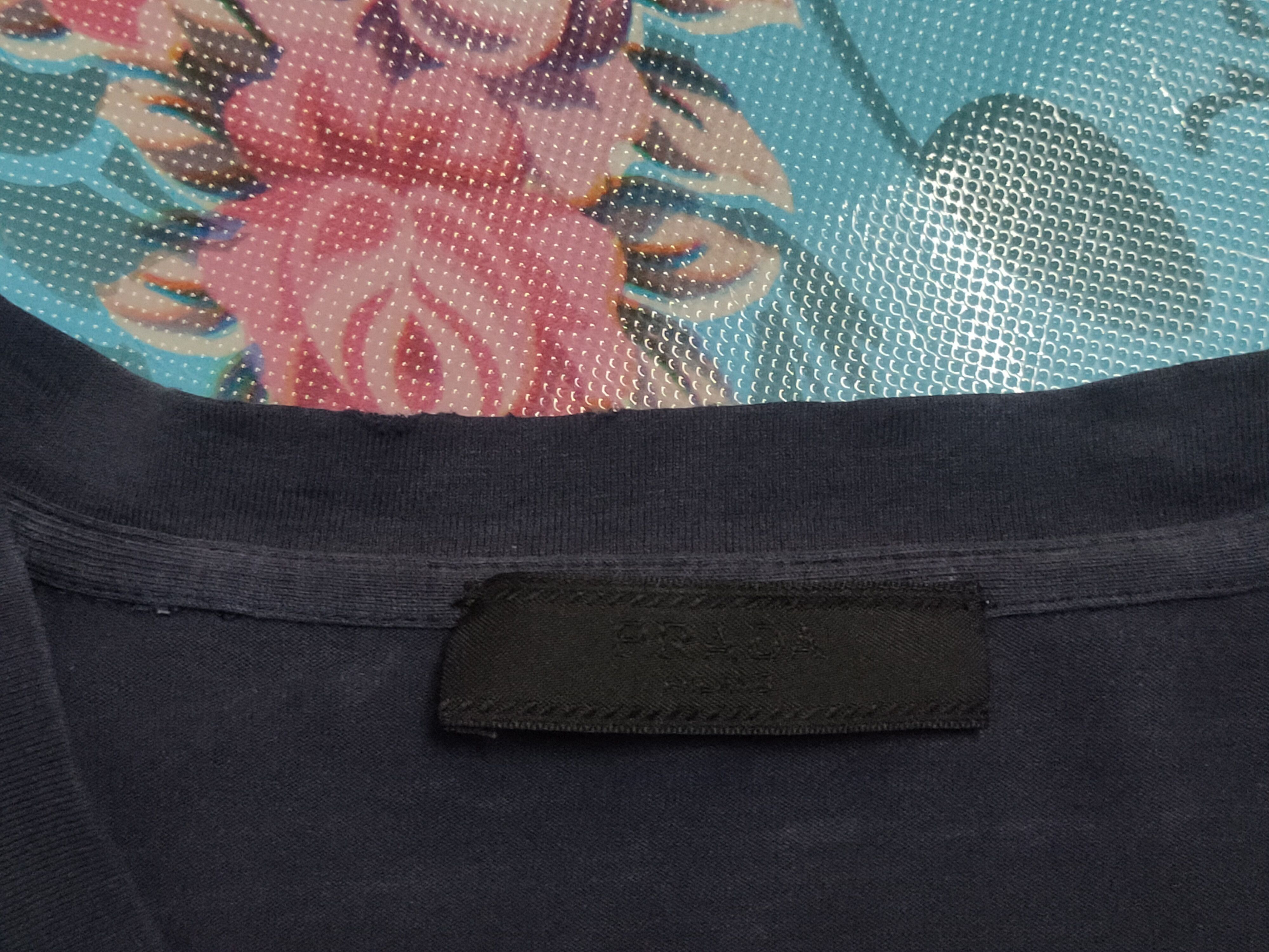 Prada Distressed vintage Prada V-neck pocket tshirt Size US S / EU 44-46 / 1 - 10 Thumbnail