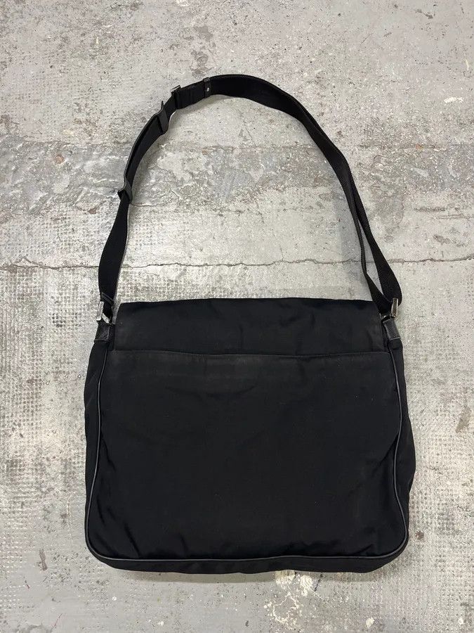 Gucci 2000s Gucci Black Minimalist Messenger Shoulder Bag Size ONE SIZE - 6 Thumbnail