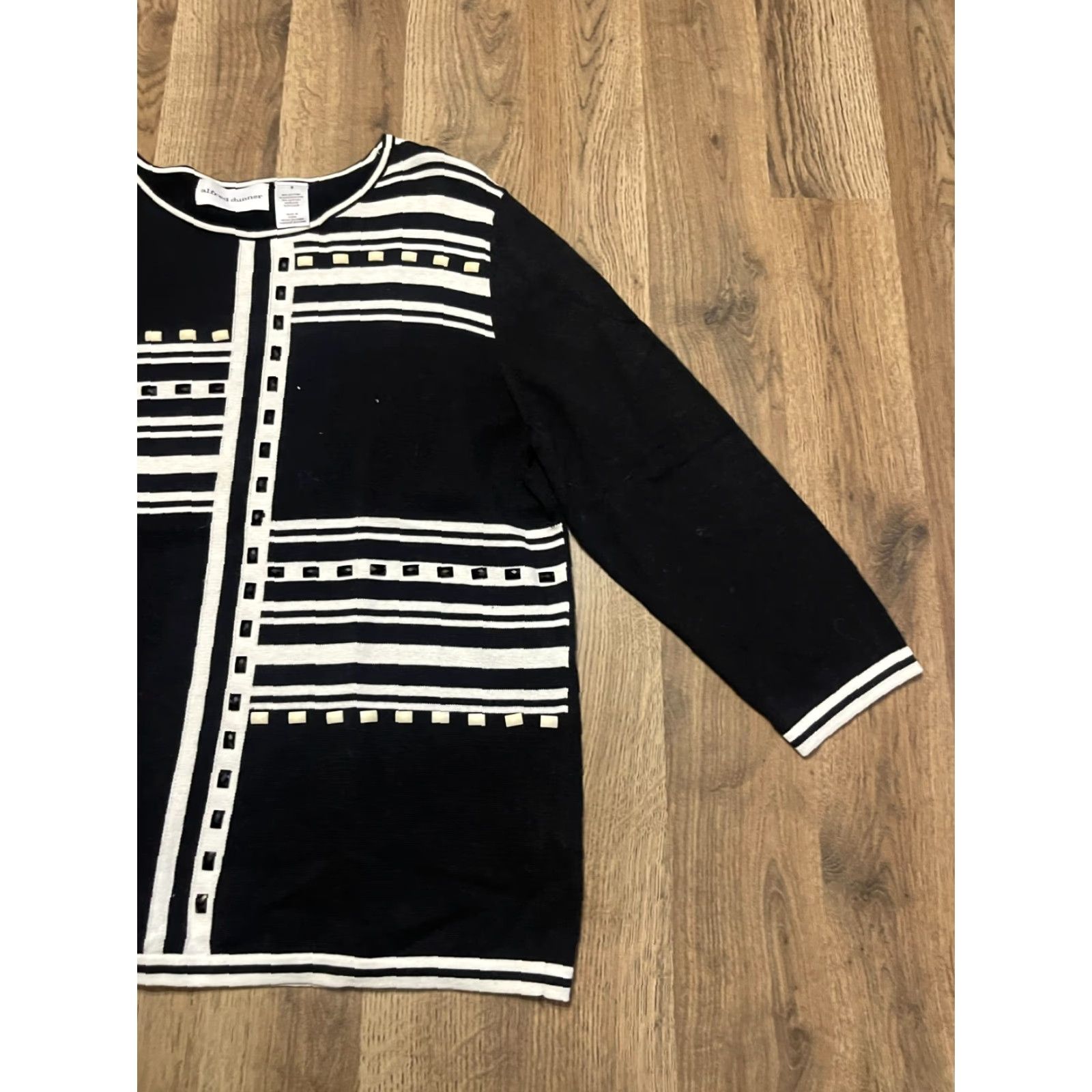 Vintage **Women's Alfred Dunner Size Small Long Sleeve Black Beaded T-Shirt** User: **Alfred Dunner Women's Size Small Long Sleeve Black Beaded T-Shirt** Size S / US 4 / IT 40 - 4 Thumbnail