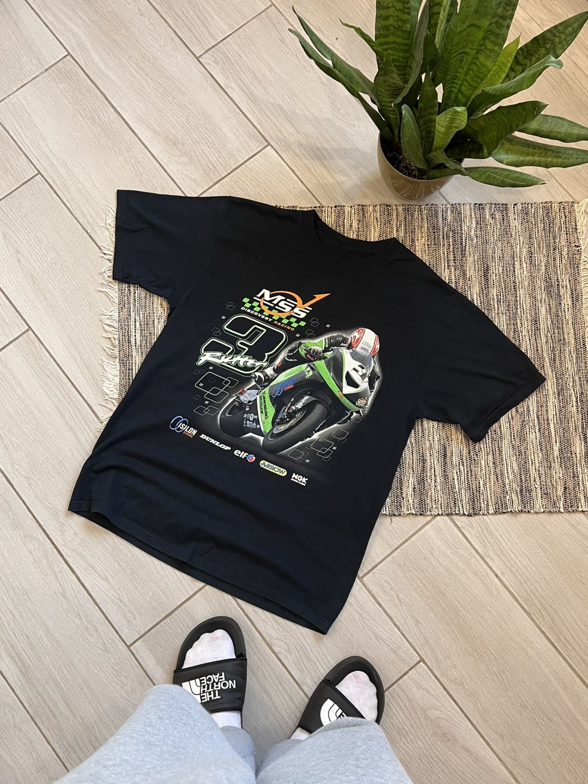 Vintage Vintage Kawasaki Moto Tshirt Y2K racing tee minimalistic Size US L / EU 52-54 / 3 - 1 Thumbnail