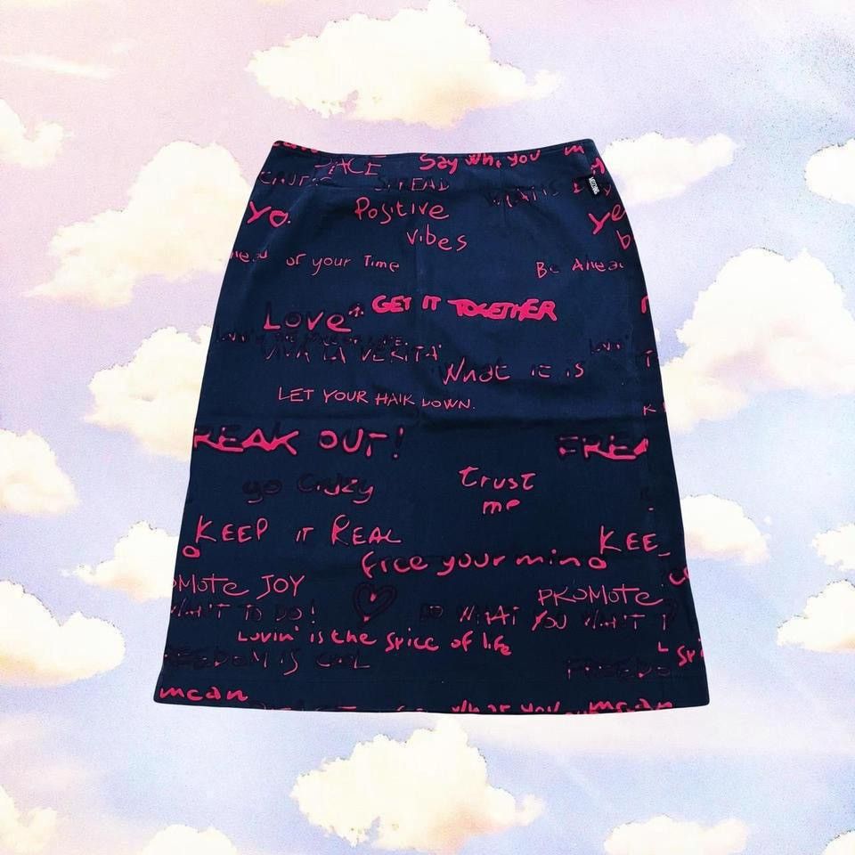 Moschino Y2K Moschino Jeans Charcoal Red Writing Grunge Skirt Size 28" / US 6 / IT 42 - 6 Thumbnail