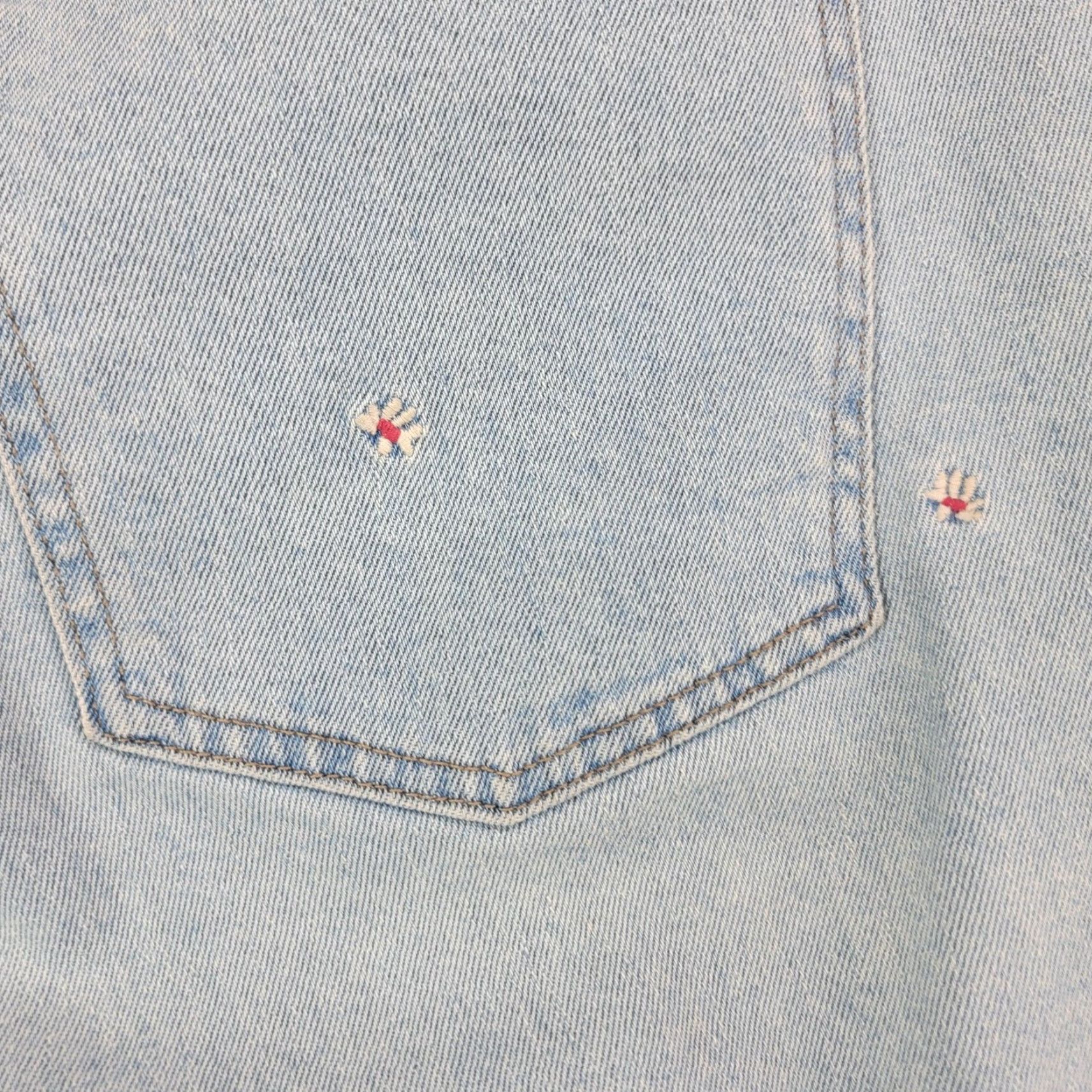 Gap VINTAGE? No. Gap Jeans Womens 18/34 Light Wash Girlfriend Embroidered Floral Raw Hem Denim Shirt Size 40" / US 18 - 6 Thumbnail