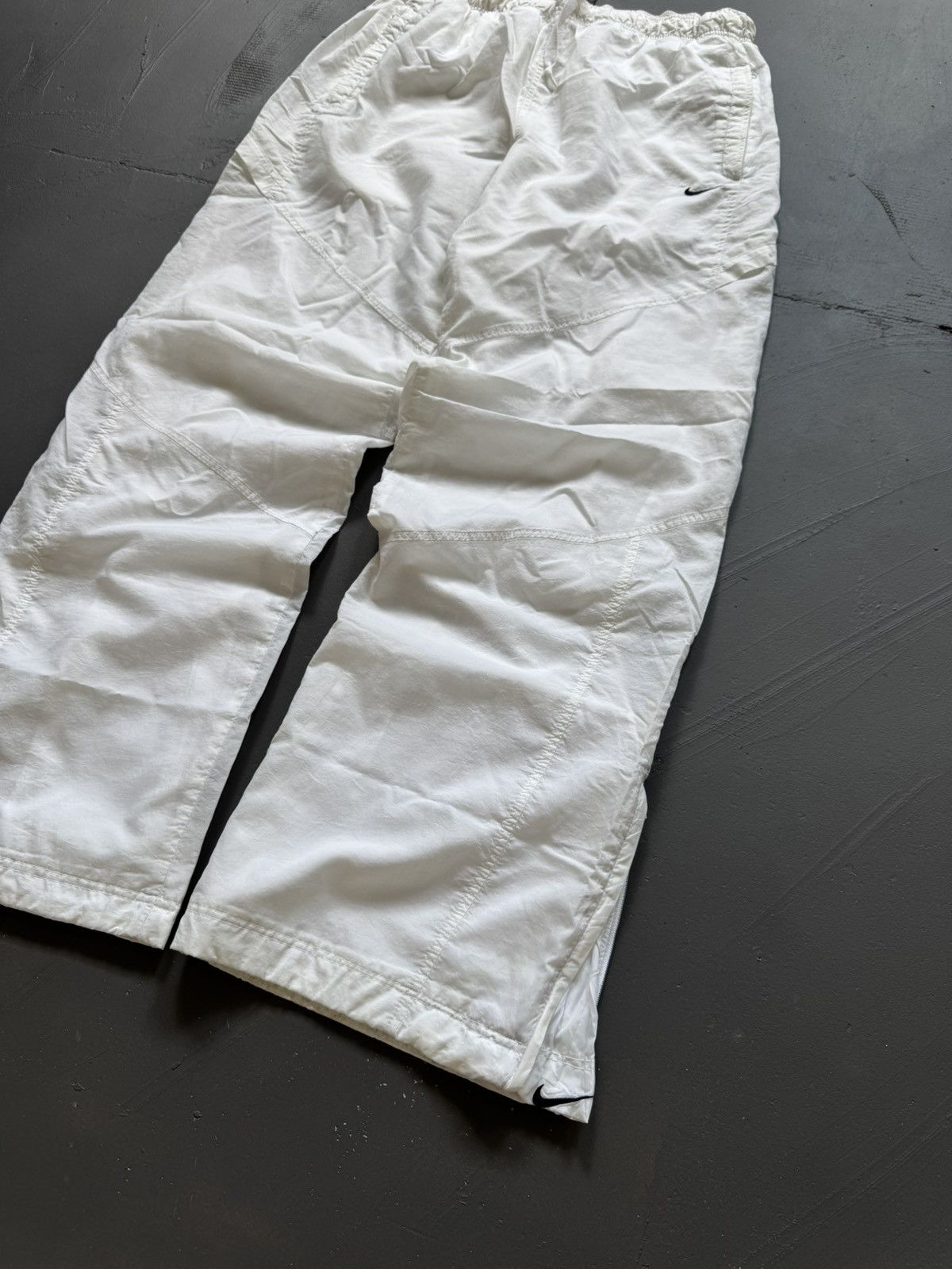 Vintage NIKE VINTAGE BASIC LOGO OVERSIZE BAGGY PANTS Size US 34 / EU 50 - 2 Thumbnail