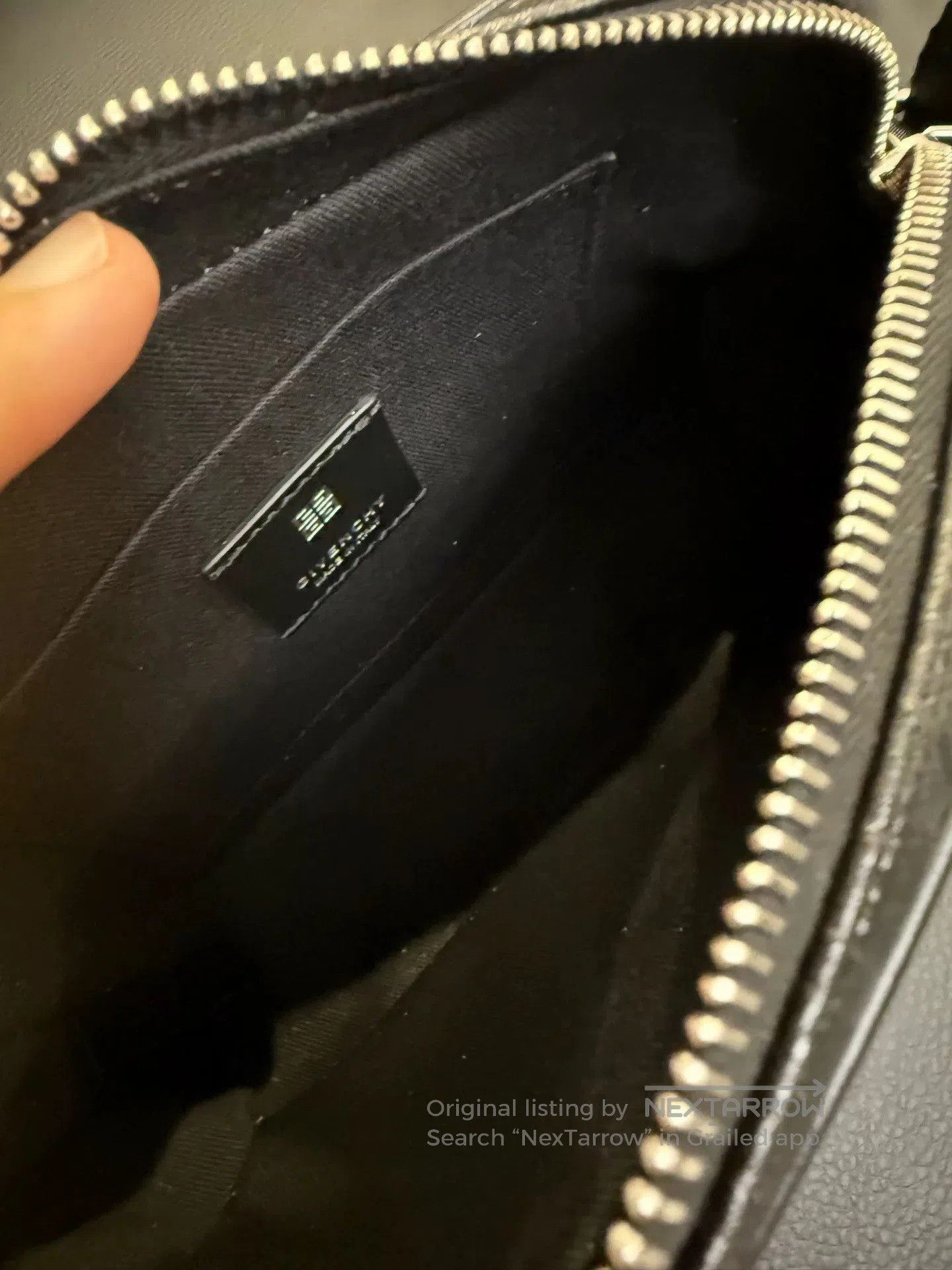 Givenchy Givenchy Black White Camera Bag. Size ONE SIZE - 7 Thumbnail