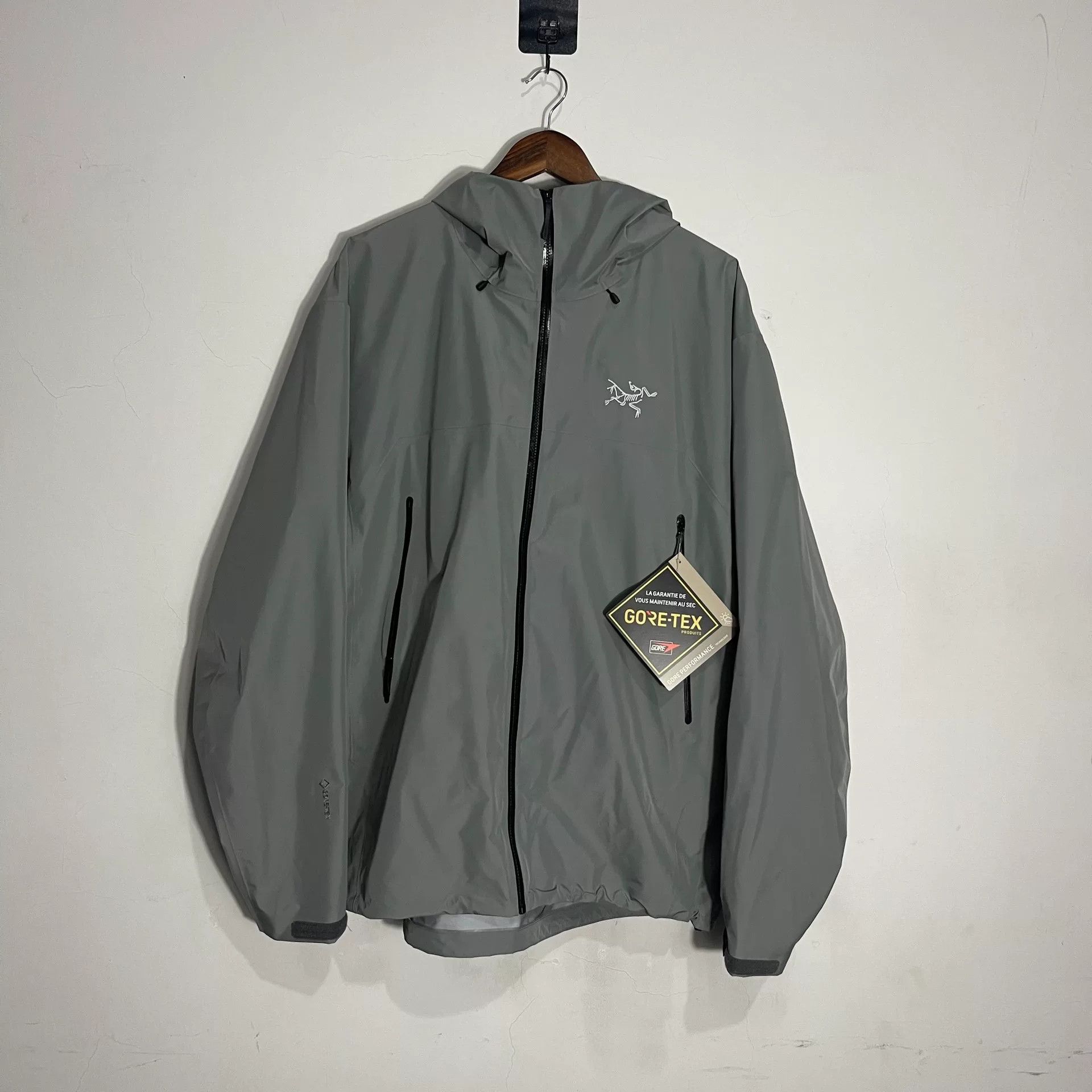 Arc'teryx Arcteryx Beta Lightweight Jacket for Men Size US XL / EU 56 / 4 - 1 Thumbnail