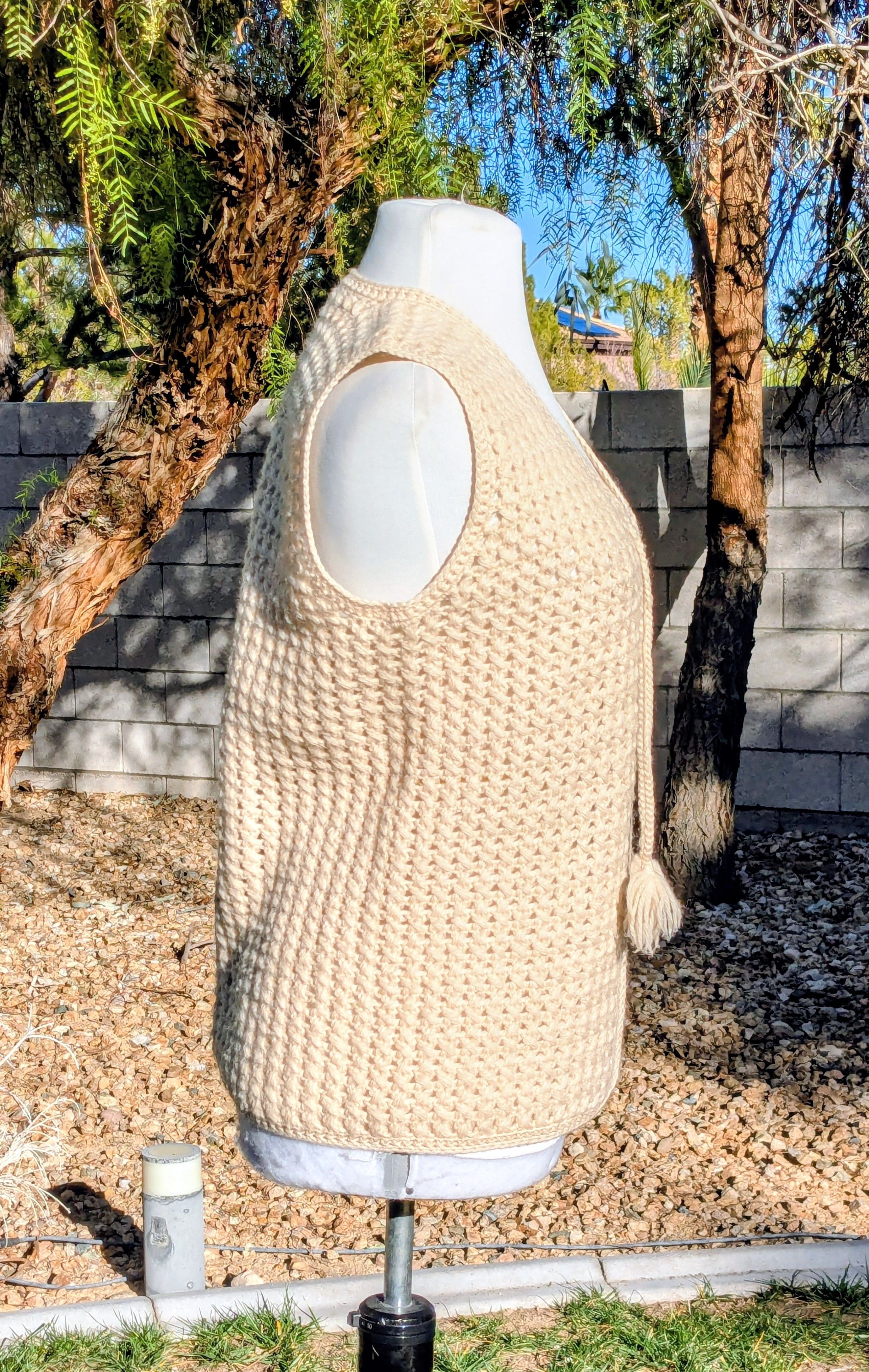 Vintage Vintage Crocheted Ivory Charles & Co Wool Knit 1970's Vest Size M / US 6-8 / IT 42-44 - 2 Thumbnail
