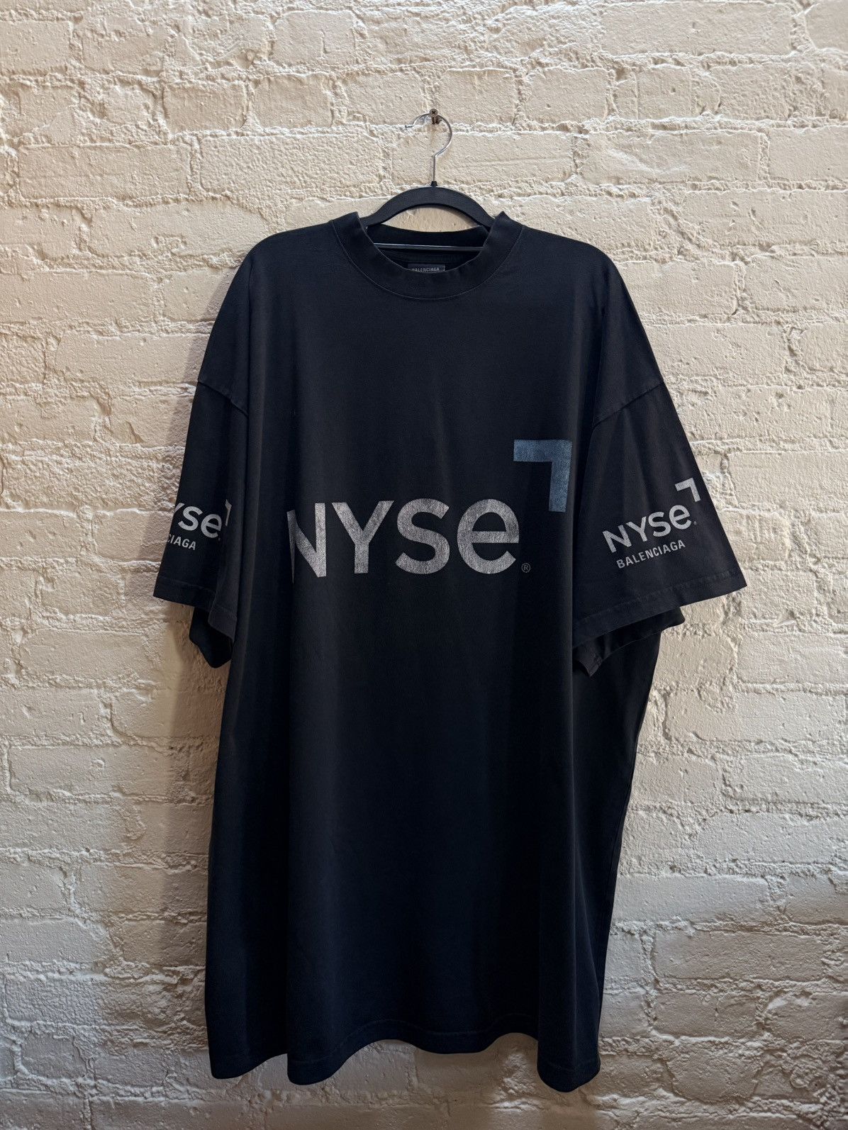 Balenciaga SS23 NY Stock Exchange Tee Size US XL / EU 56 / 4 - 1 Thumbnail