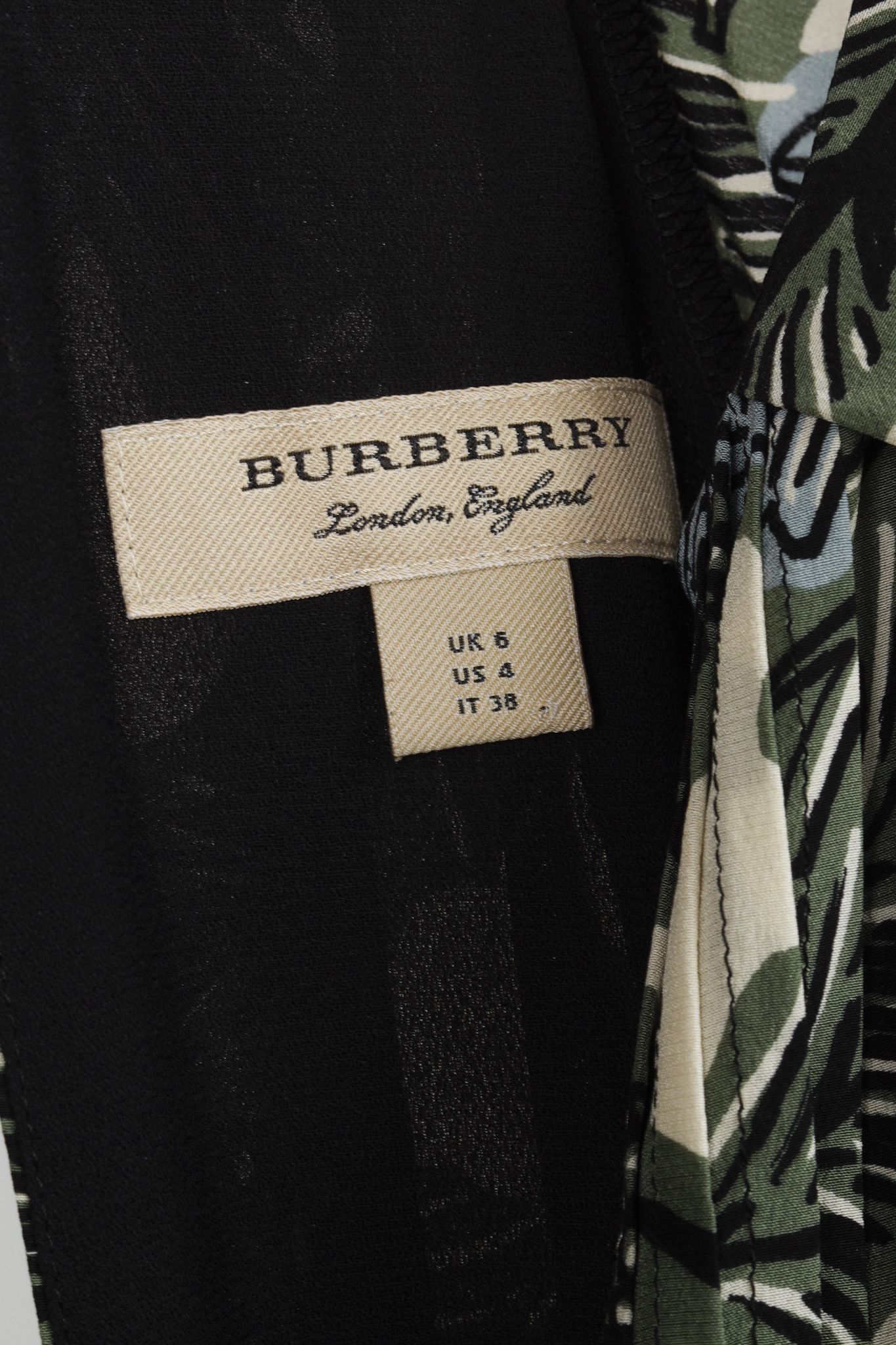 Burberry Burberry 2017 Beasts Green Beasts-Print Silk Maxi Dress Size S / US 4 / IT 40 - 4 Thumbnail