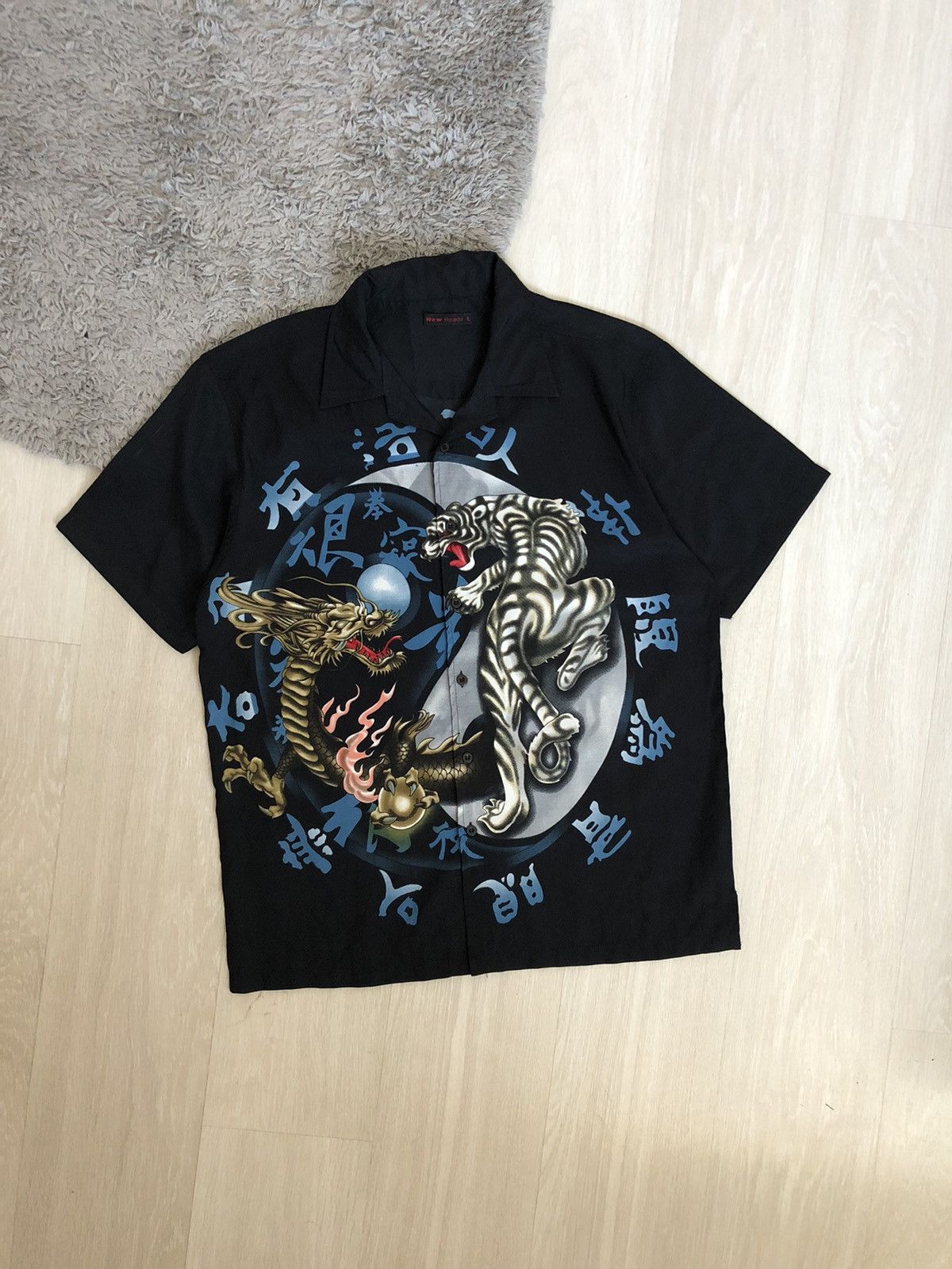 Japanese Brand × Vintage Vintage Japanese Style Tiger Dragon Print Y2K Shirt Size US L / EU 52-54 / 3 - 1 Thumbnail