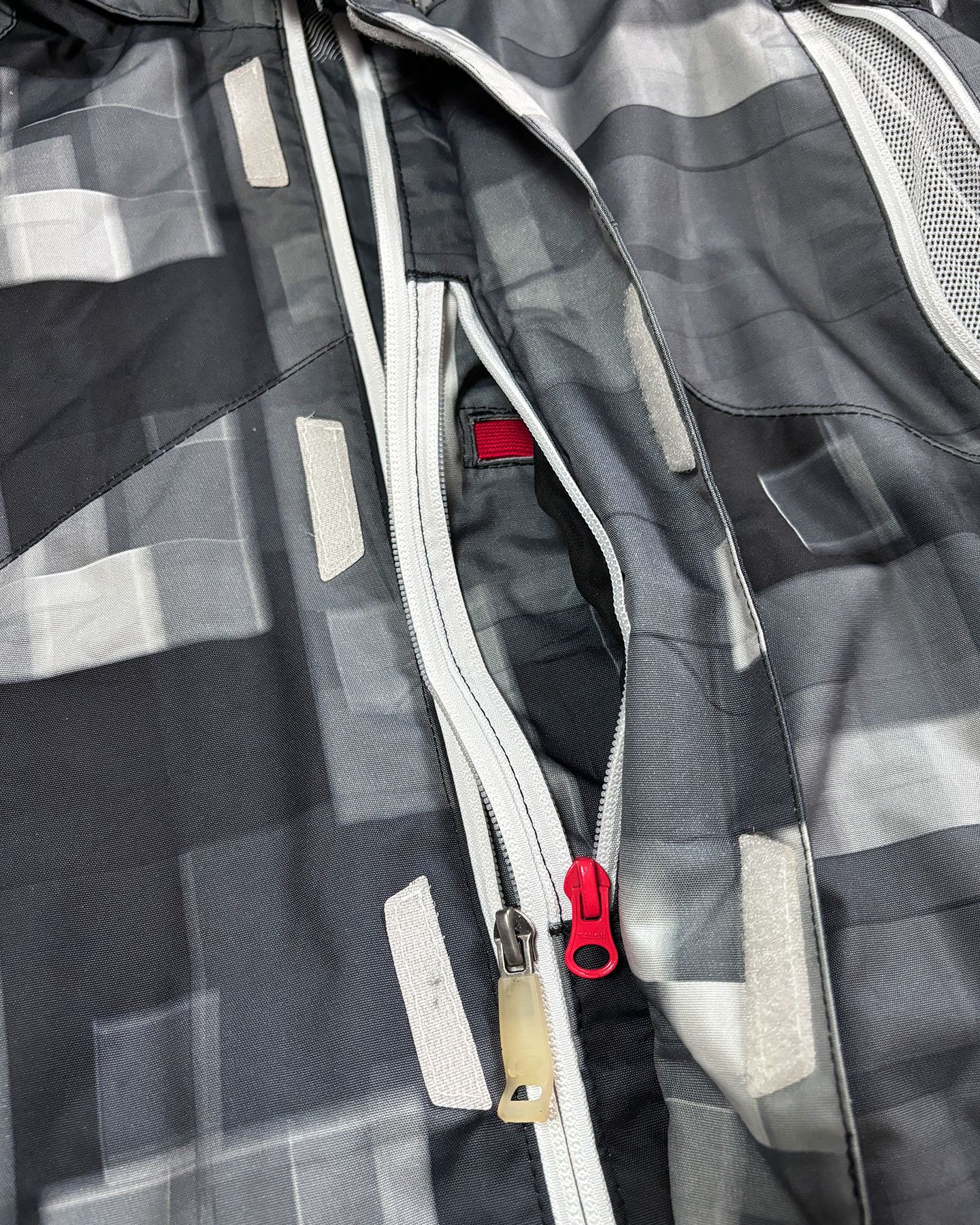 Oakley Vintage Oakley Software Ventilated Jacket Geometric AOP Size US M / EU 48-50 / 2 - 6 Thumbnail