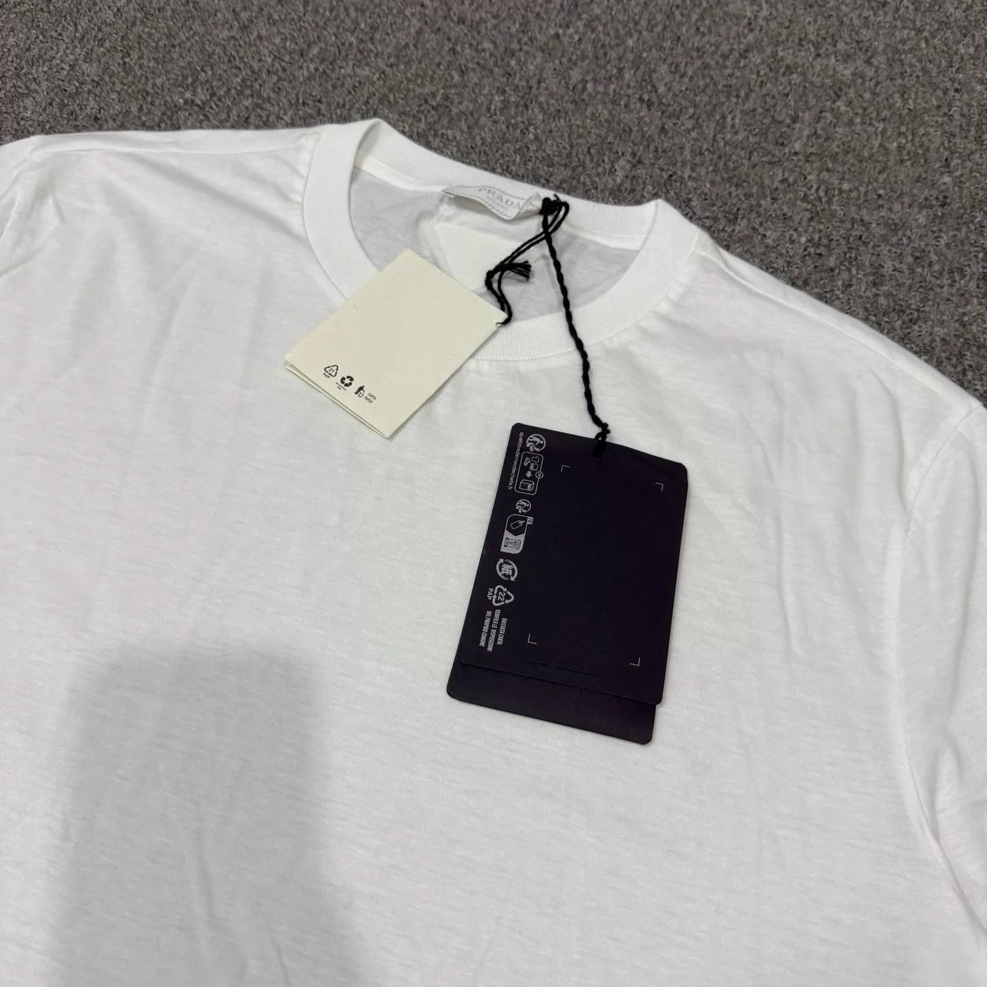 Prada Prada White Short Sleeve Tee Back Triangle L Unworn Size L / US 10 / IT 46 - 3 Thumbnail