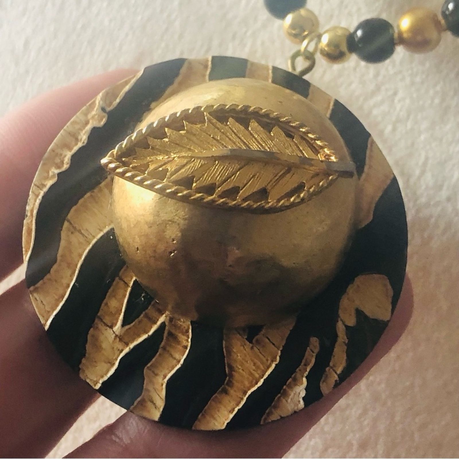 Handmade Handcrafted repurpose jungle inspired pendant Pearl necklace Size ONE SIZE - 8 Thumbnail