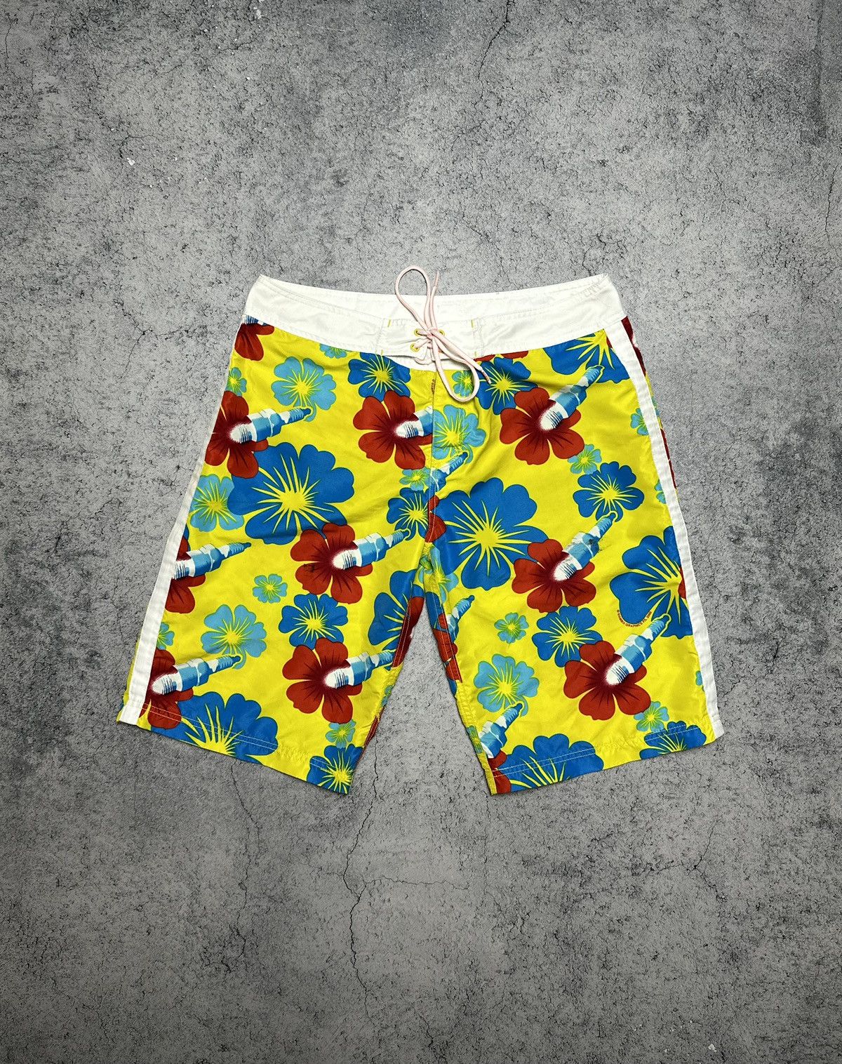 Mambo Vintage Mambo Goddess 2000 Floral Surf Shorts Size US 32 / EU 48 - 1 Thumbnail