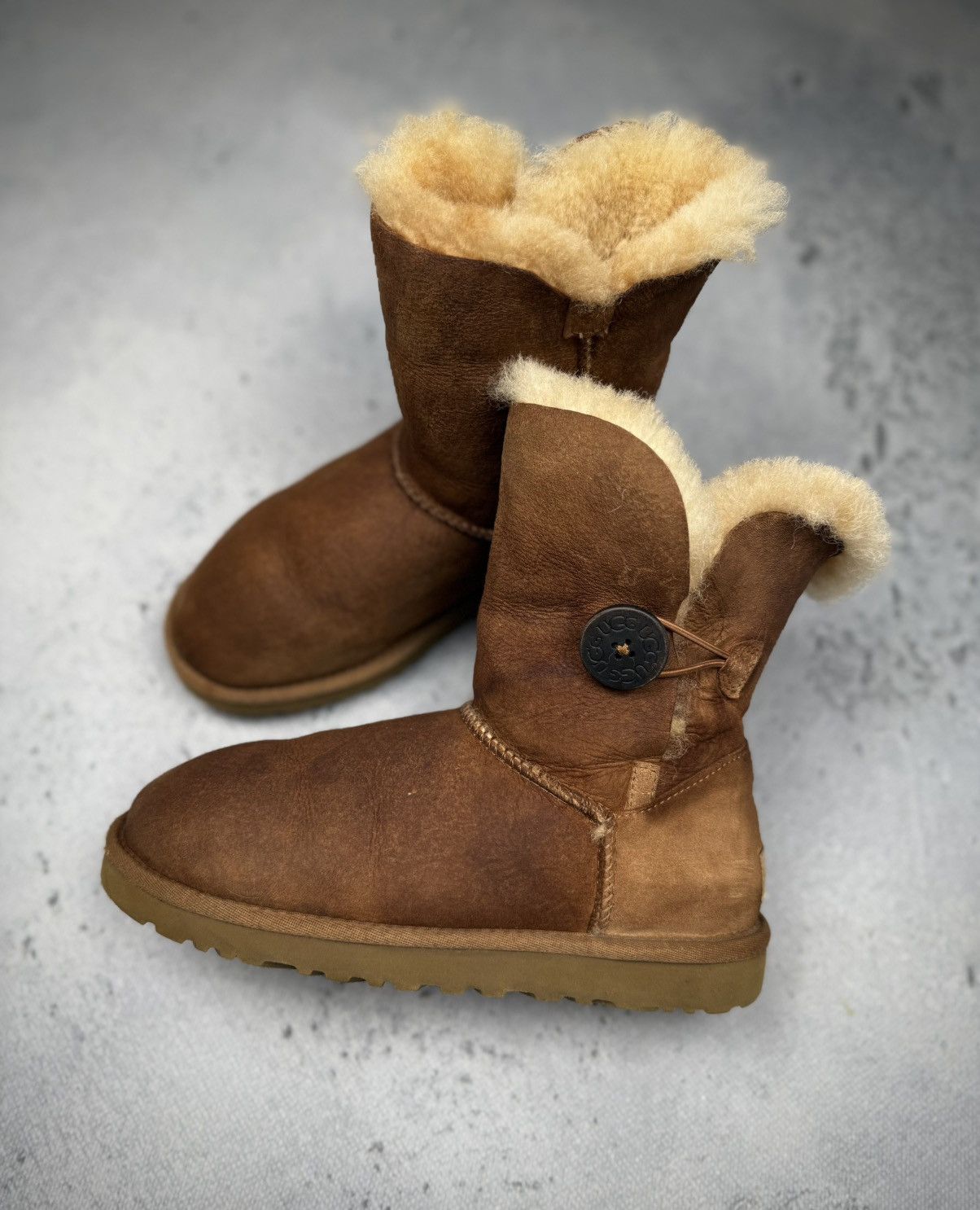 Ugg UGG Australia Bailey Button Short Chestnut Sheepskin Boots Size US 6 / IT 36 - 2 Thumbnail