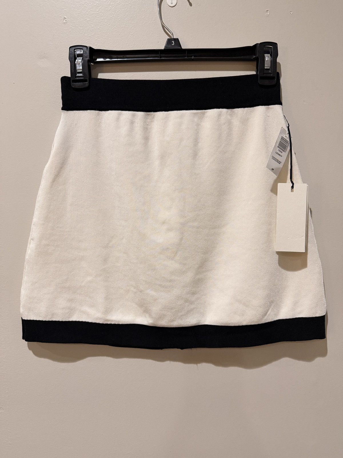 Aritzia Babaton Legecy Aritzia Cream Contrast Trim Skirt Elegant Size 28" / US 6 / IT 42 - 2 Thumbnail